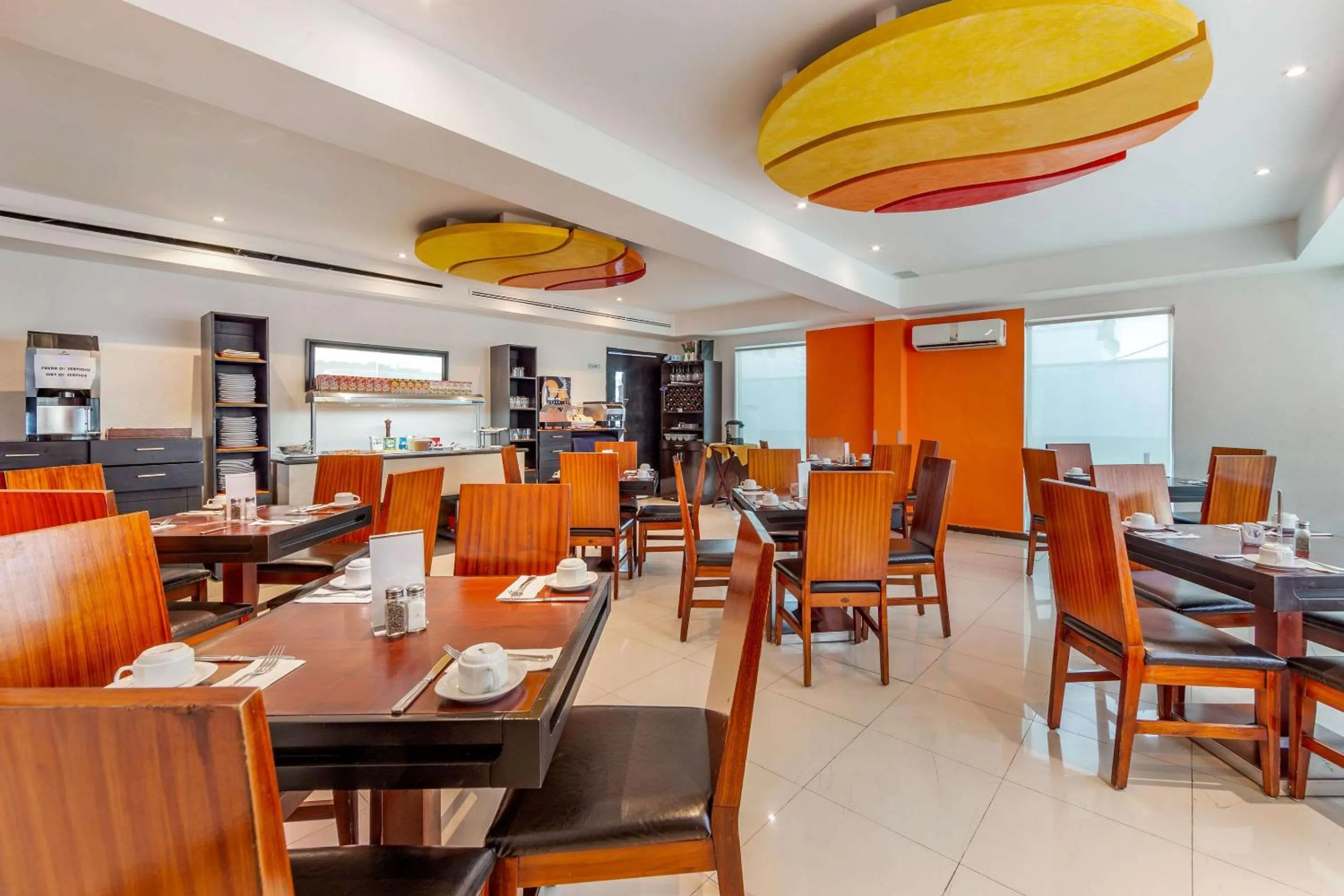 Restaurant/places to eat in Comfort Inn Cancún Aeropuerto