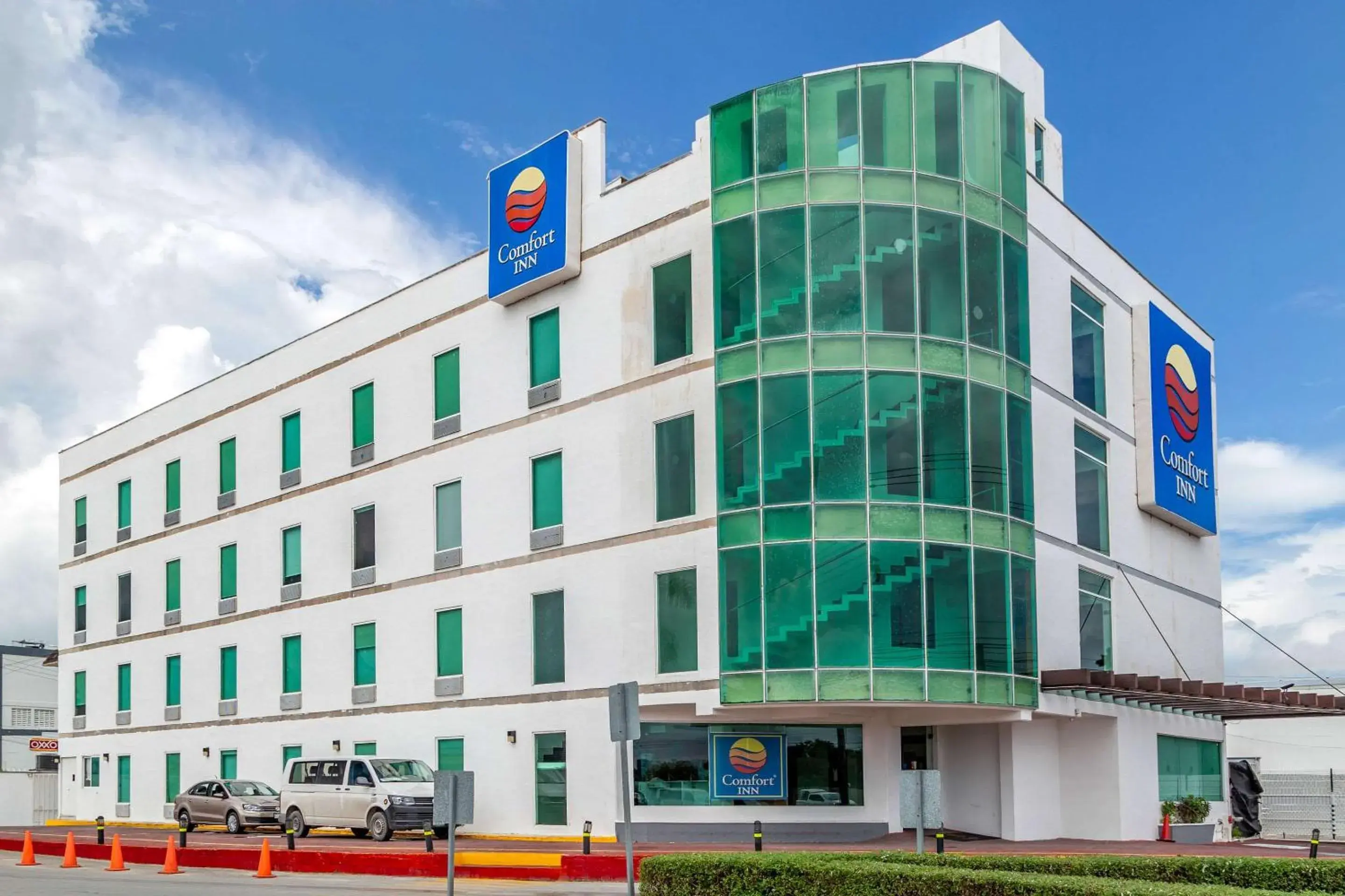 Property building in Comfort Inn Cancún Aeropuerto Property building in Comfort Inn Cancún Aeropuerto