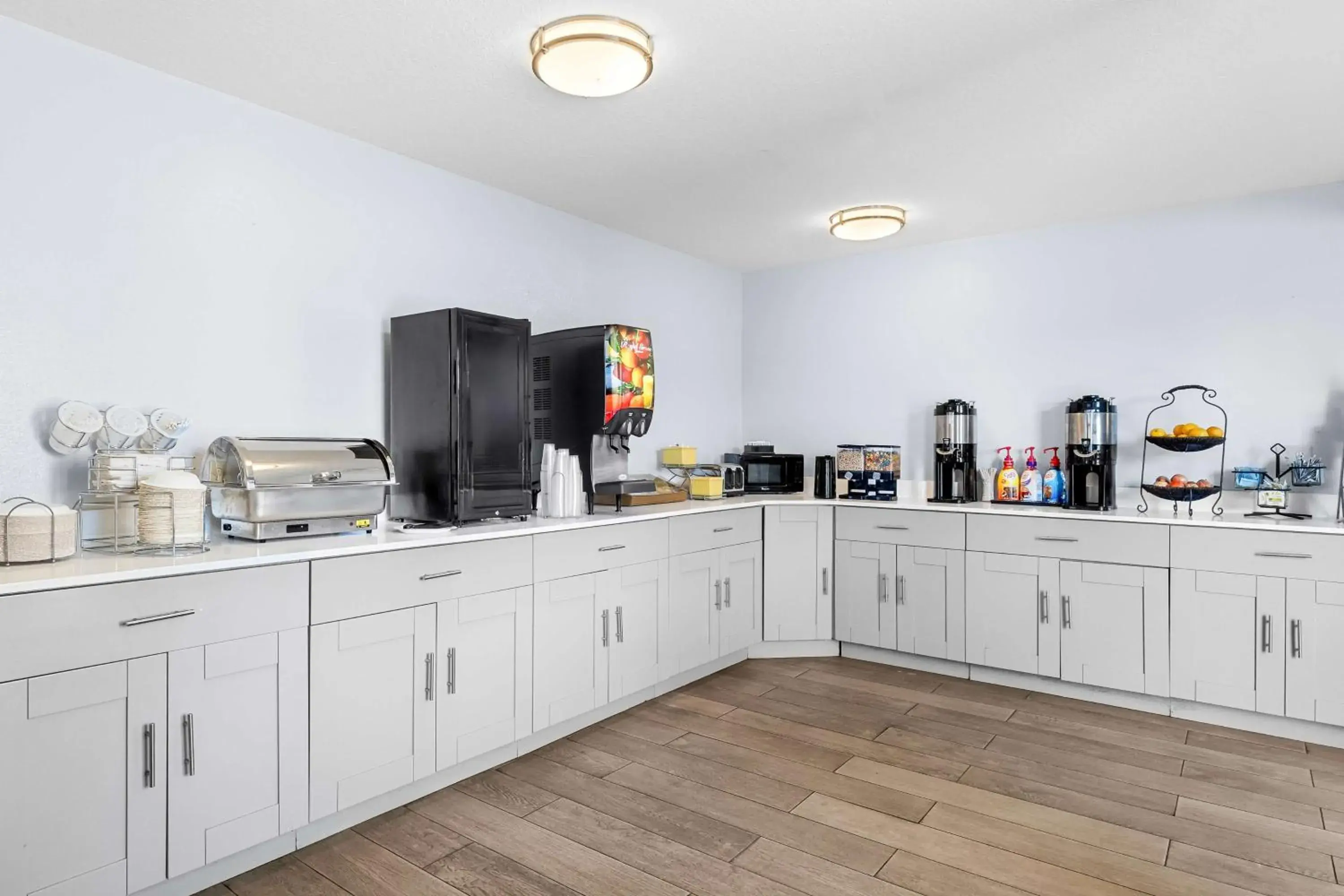 Breakfast in SureStay Plus by Best Western Beaumont Breakfast in SureStay Plus by Best Western Beaumont