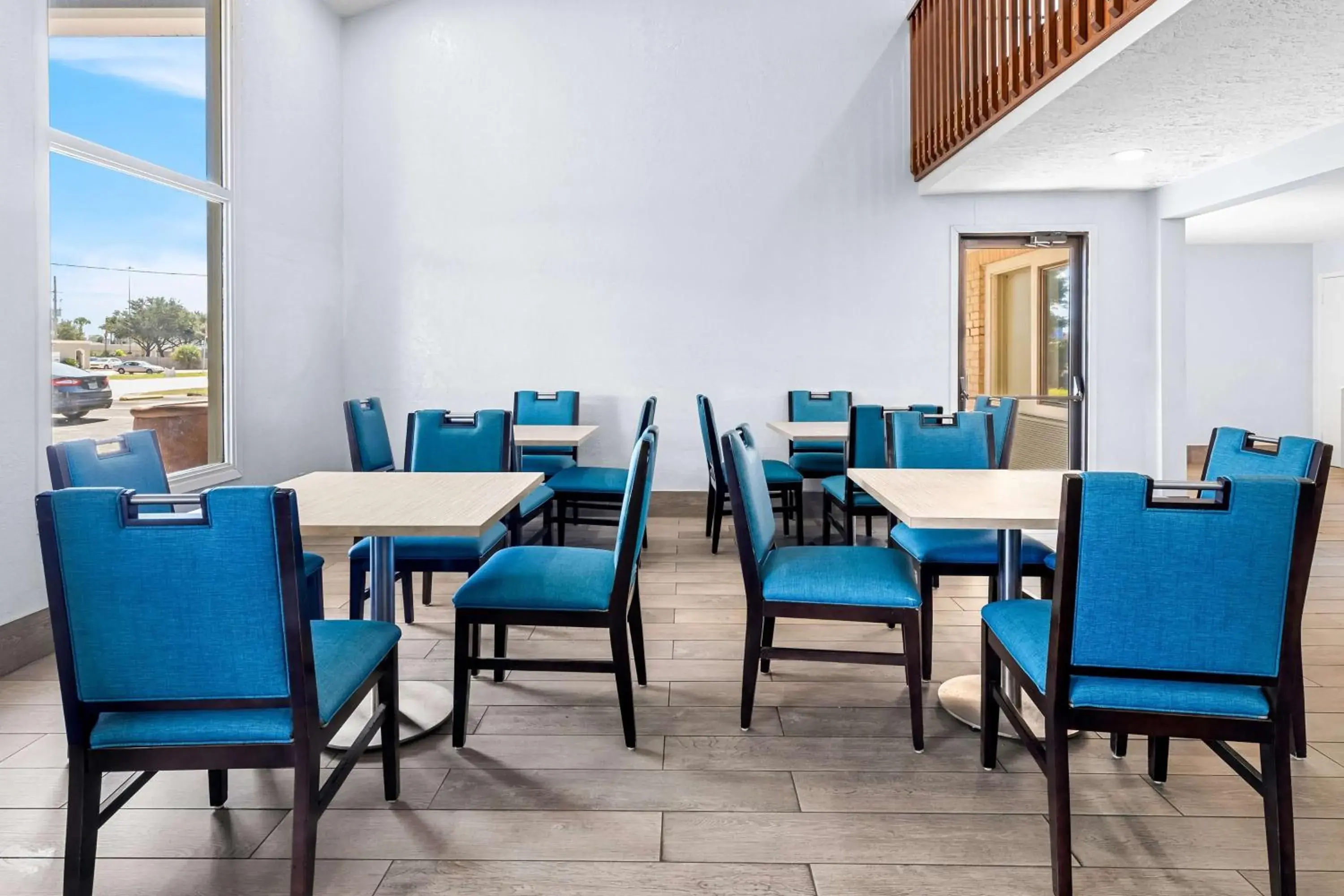 Breakfast in SureStay Plus by Best Western Beaumont Breakfast in SureStay Plus by Best Western Beaumont