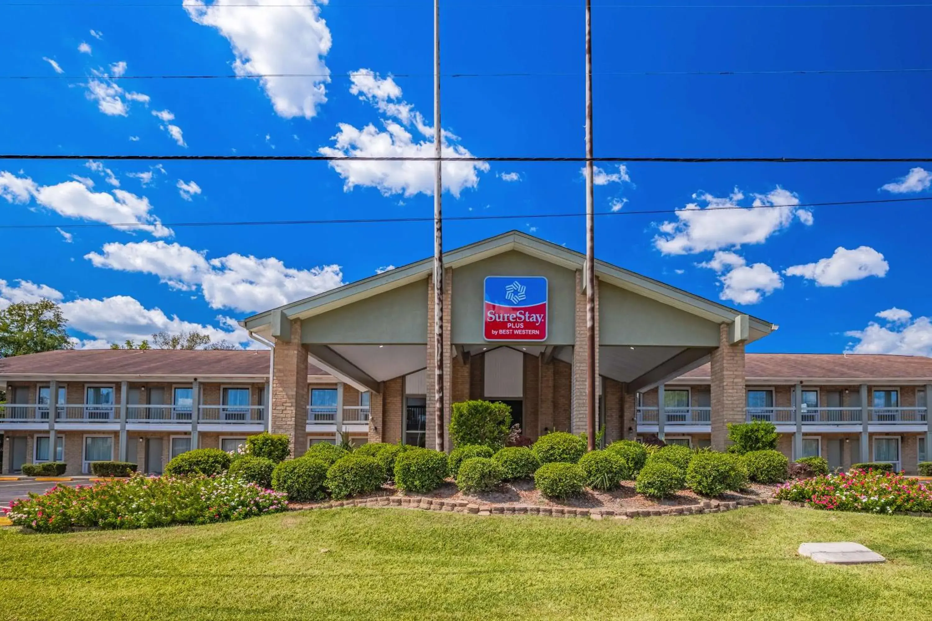 Property building in SureStay Plus by Best Western Beaumont Property building in SureStay Plus by Best Western Beaumont