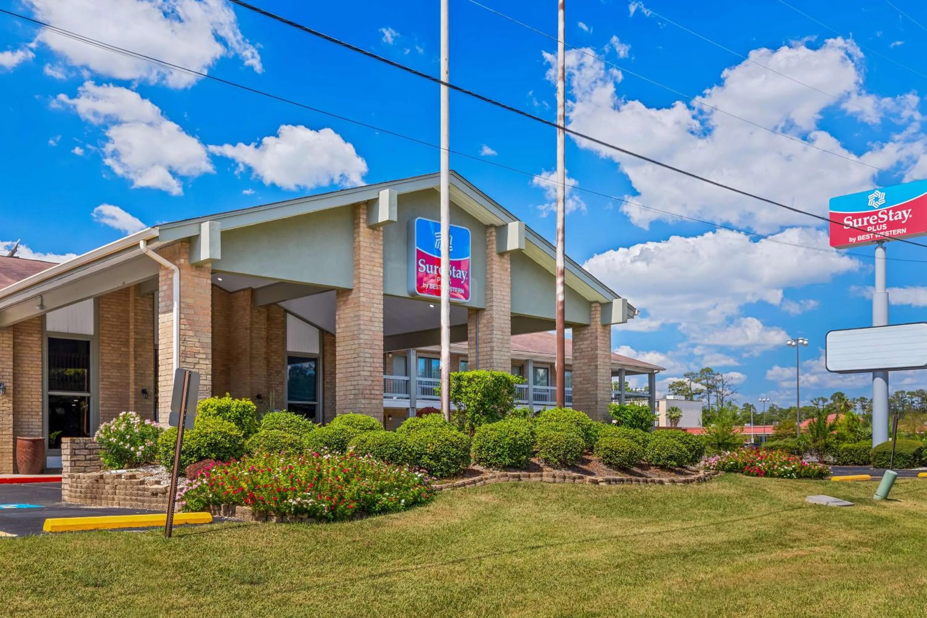 Property building in SureStay Plus by Best Western Beaumont