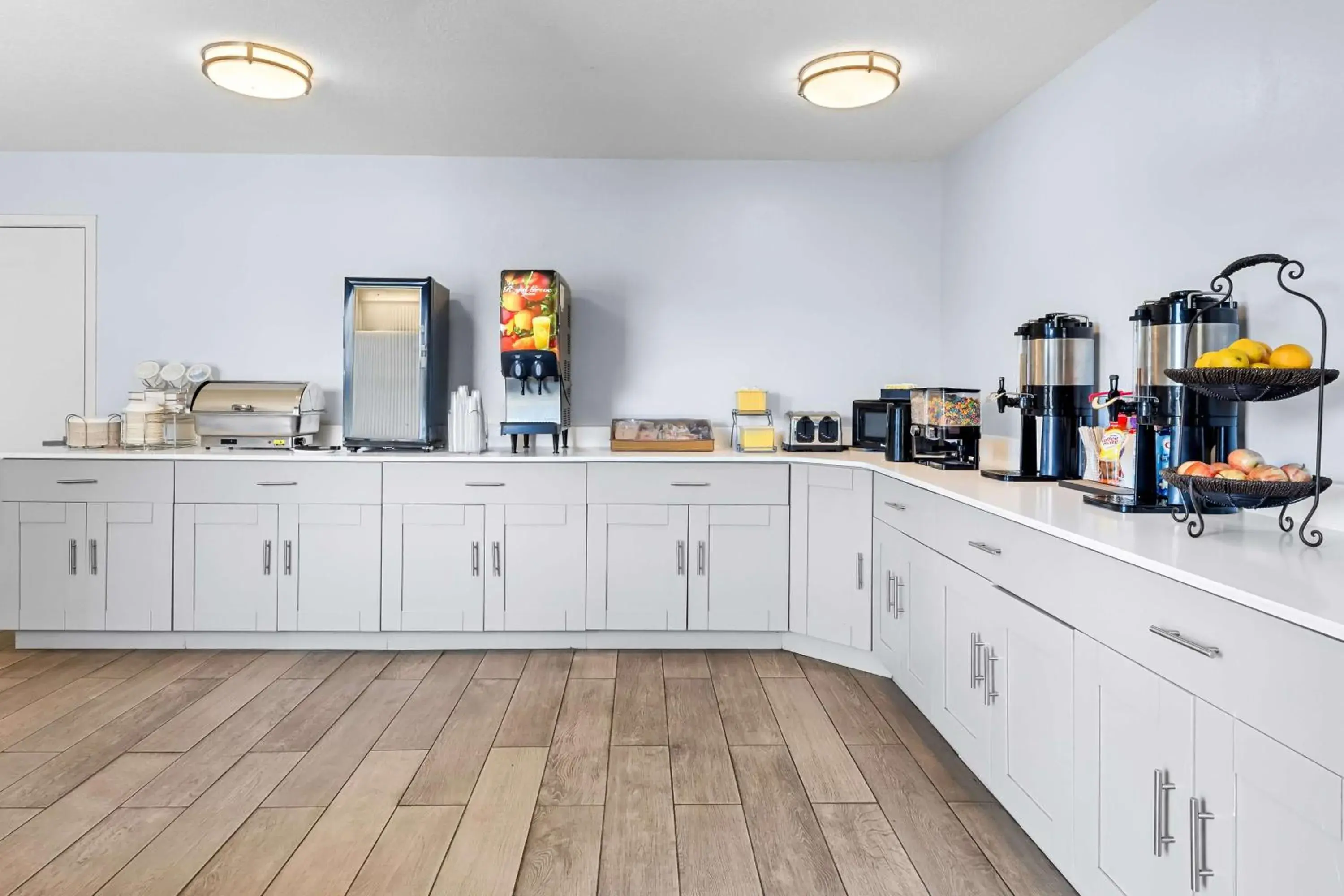 Breakfast in SureStay Plus by Best Western Beaumont Breakfast in SureStay Plus by Best Western Beaumont