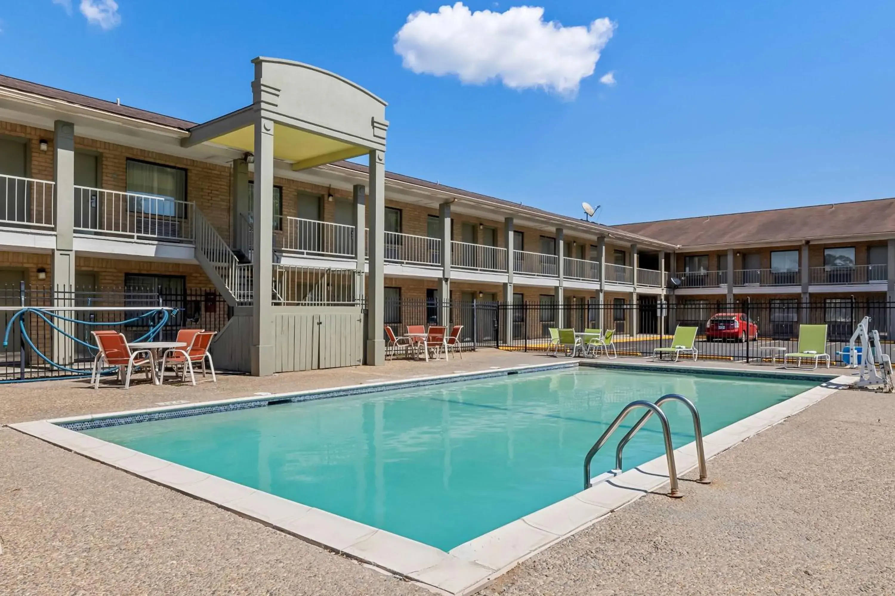 Pool view in SureStay Plus by Best Western Beaumont Pool view in SureStay Plus by Best Western Beaumont