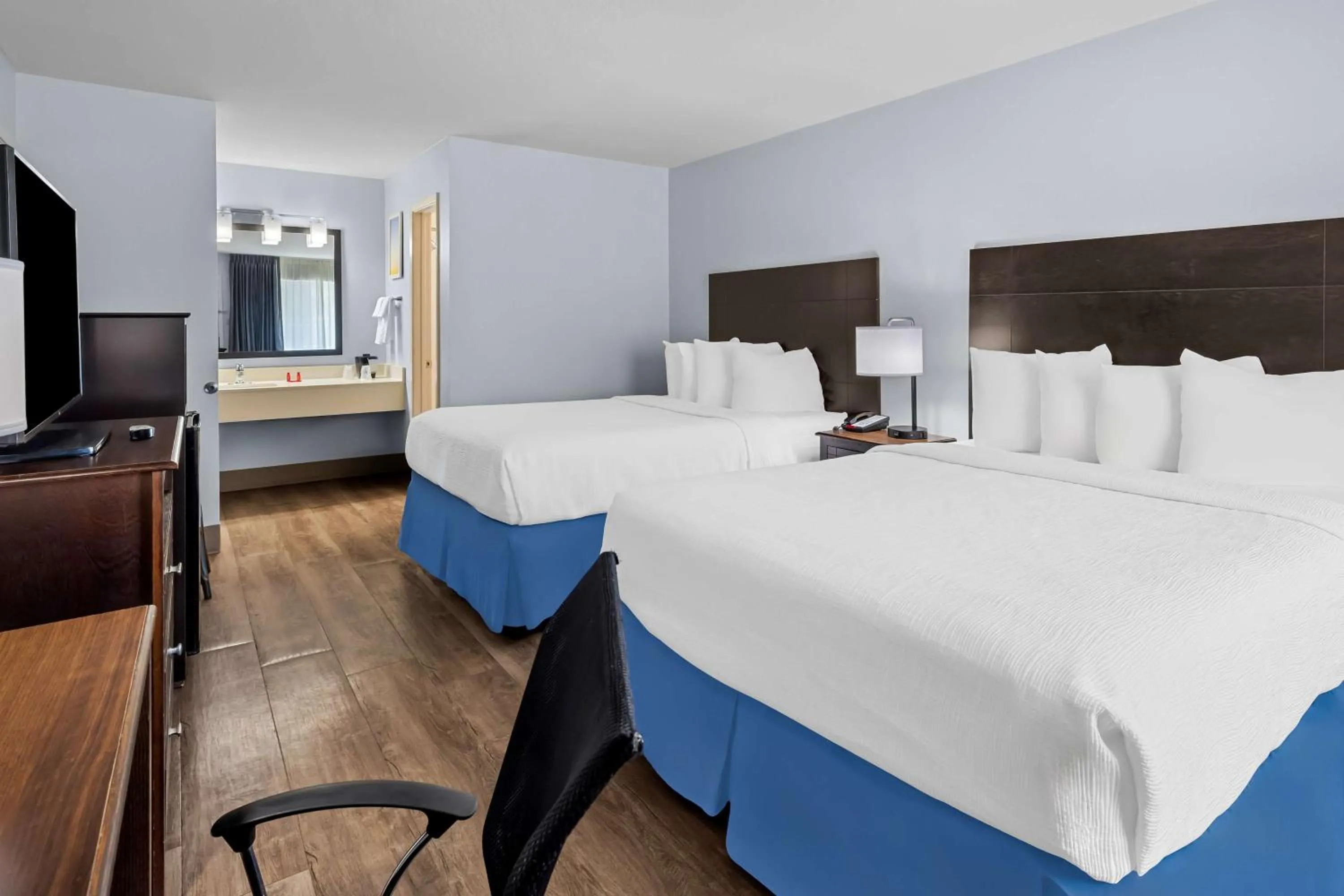 Bedroom, Bed in SureStay Plus by Best Western Beaumont