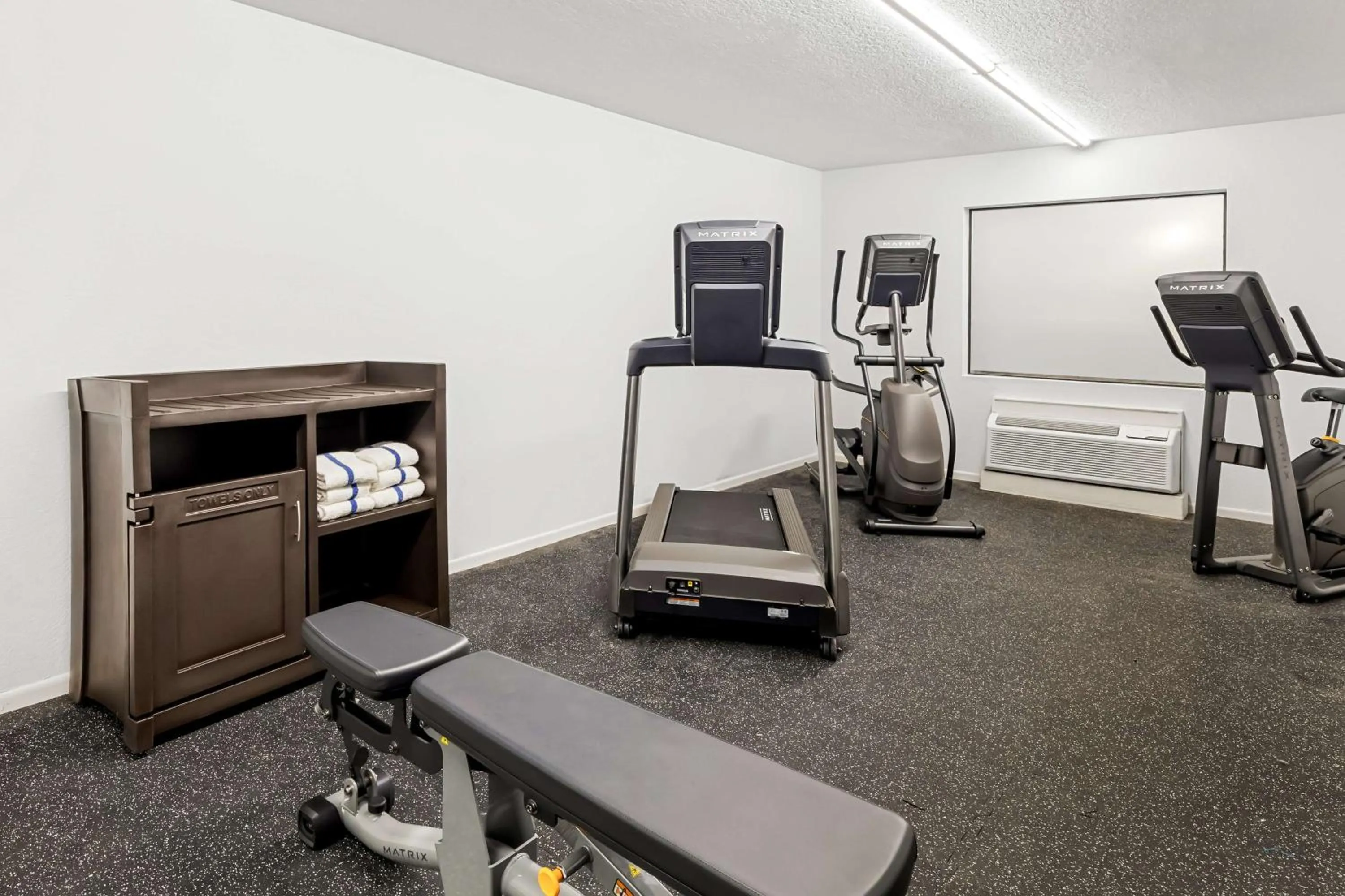 Fitness centre/facilities in SureStay Plus by Best Western Beaumont