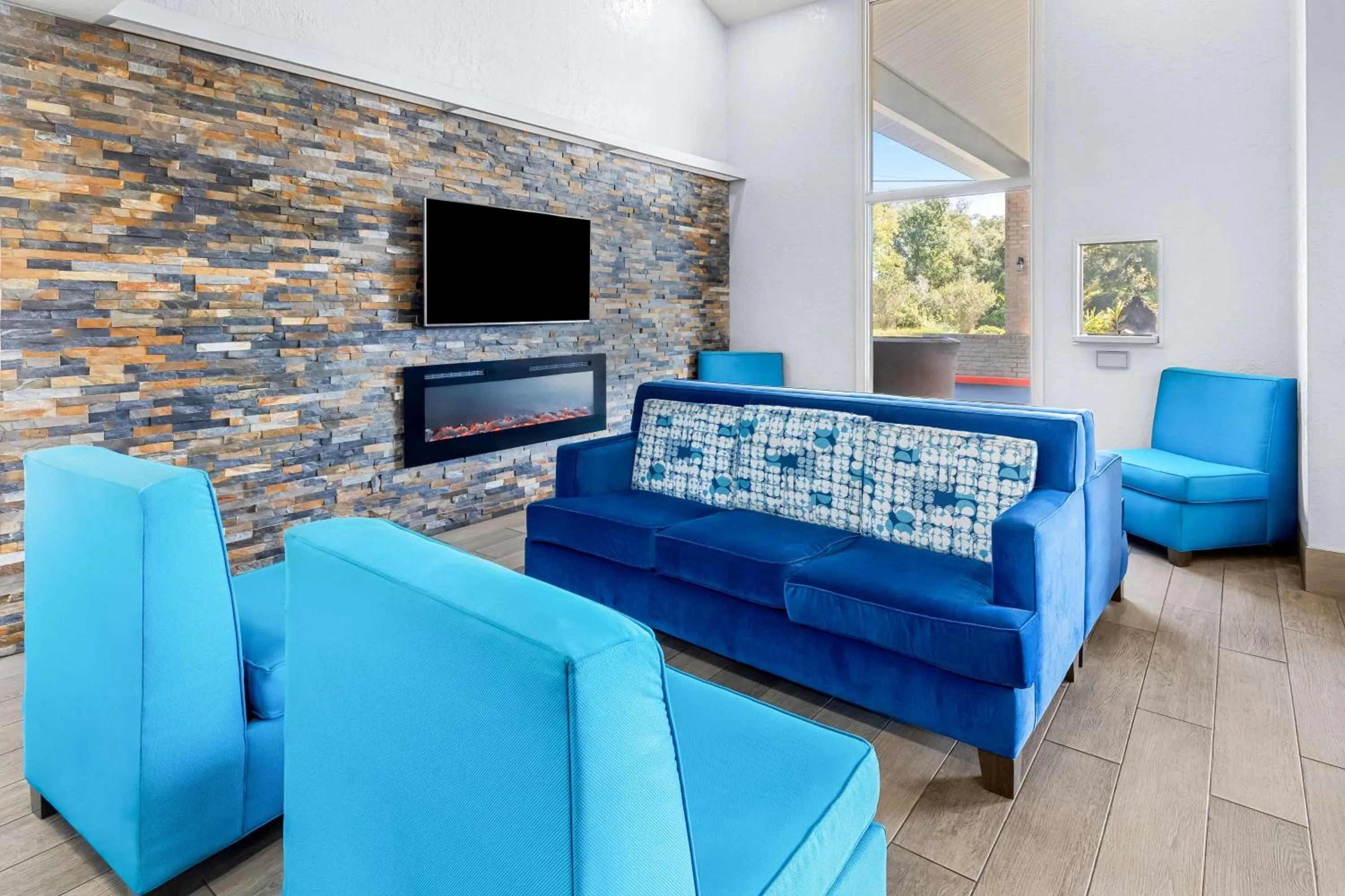 Lobby or reception in SureStay Plus by Best Western Beaumont