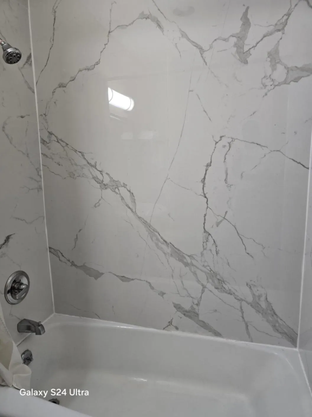 Shower in Econo Lodge Inn & Suites Mason City - Clear Lake