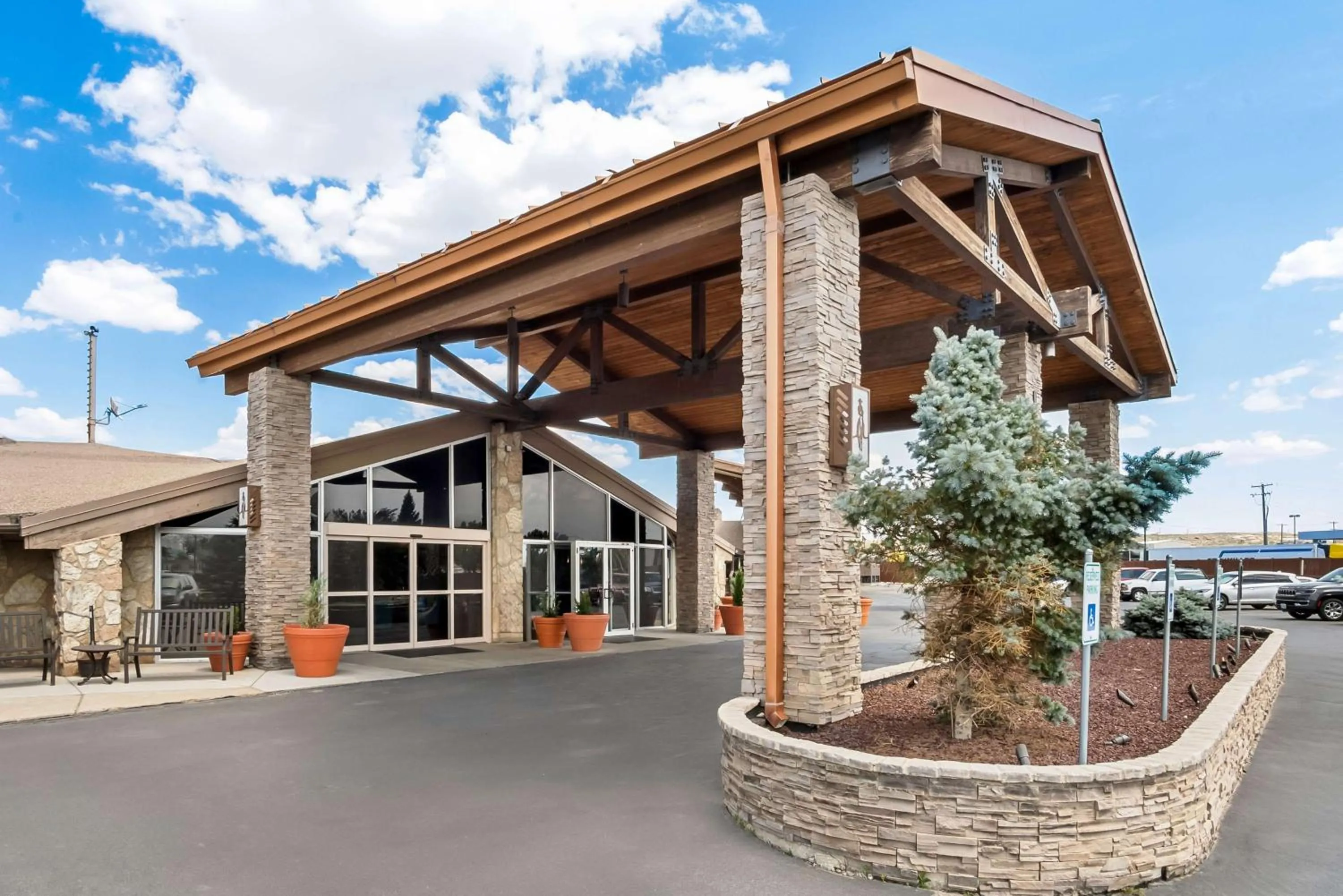 Property building in Best Western Outlaw Inn