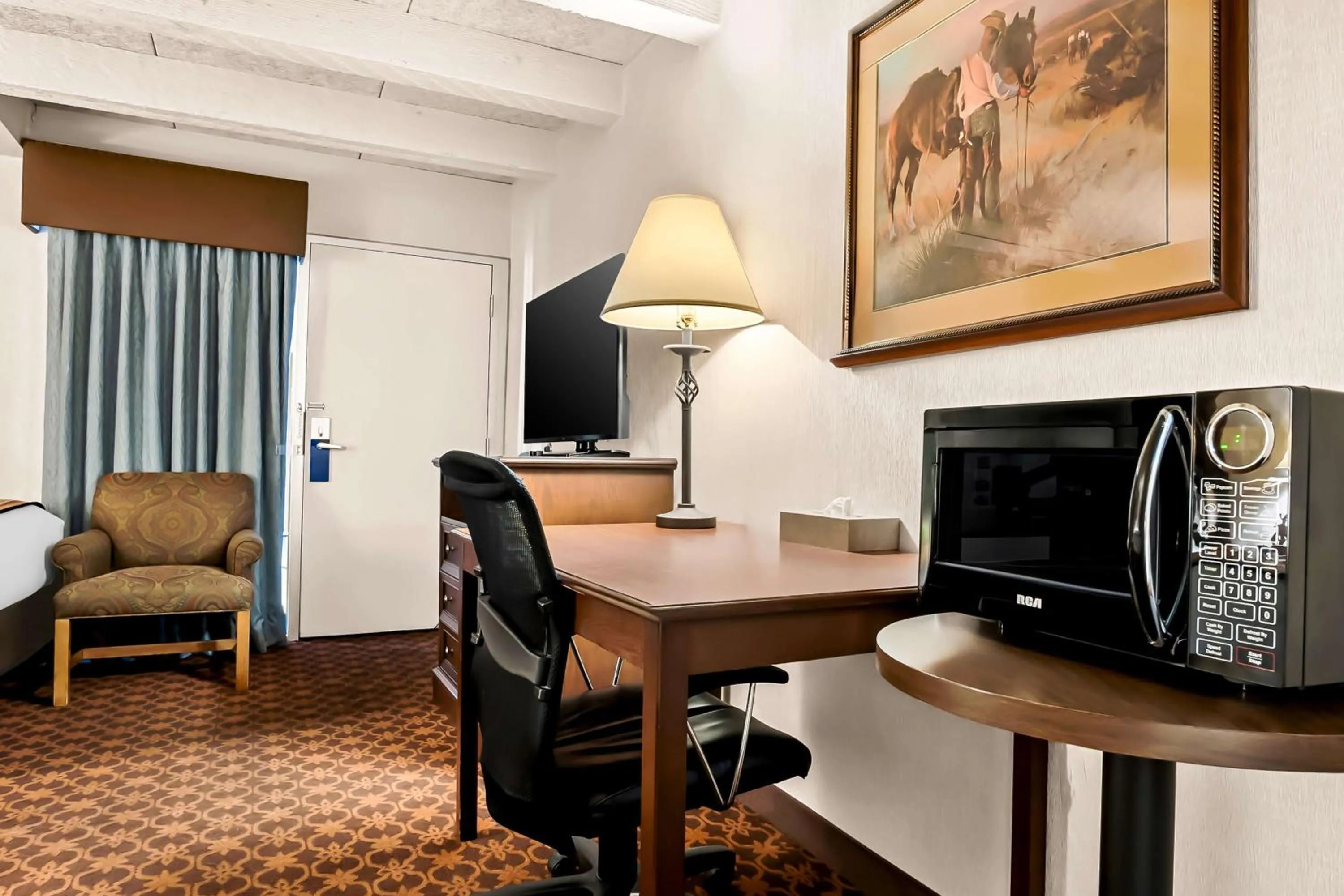 Bedroom in Best Western Outlaw Inn