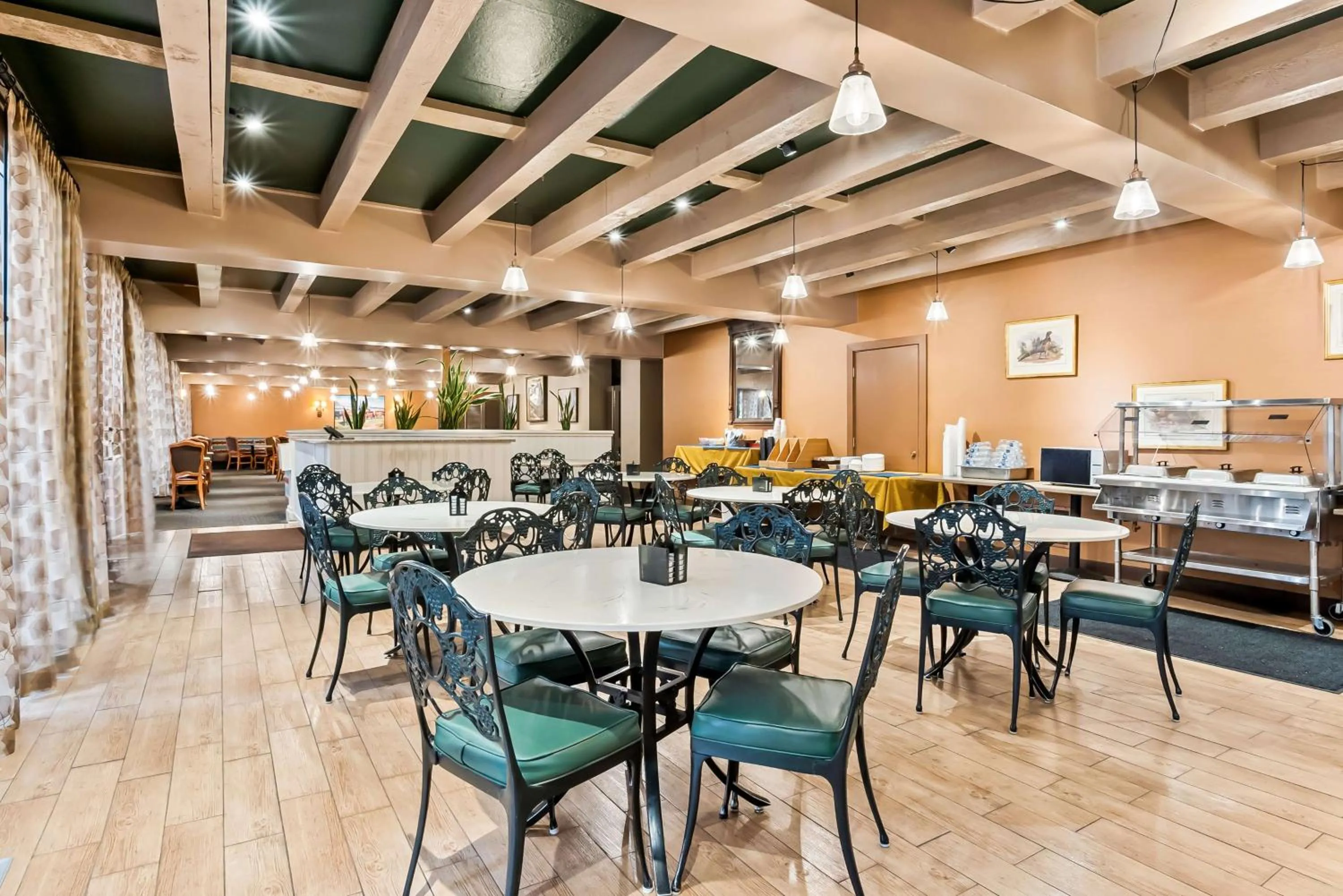 Breakfast in Best Western Outlaw Inn