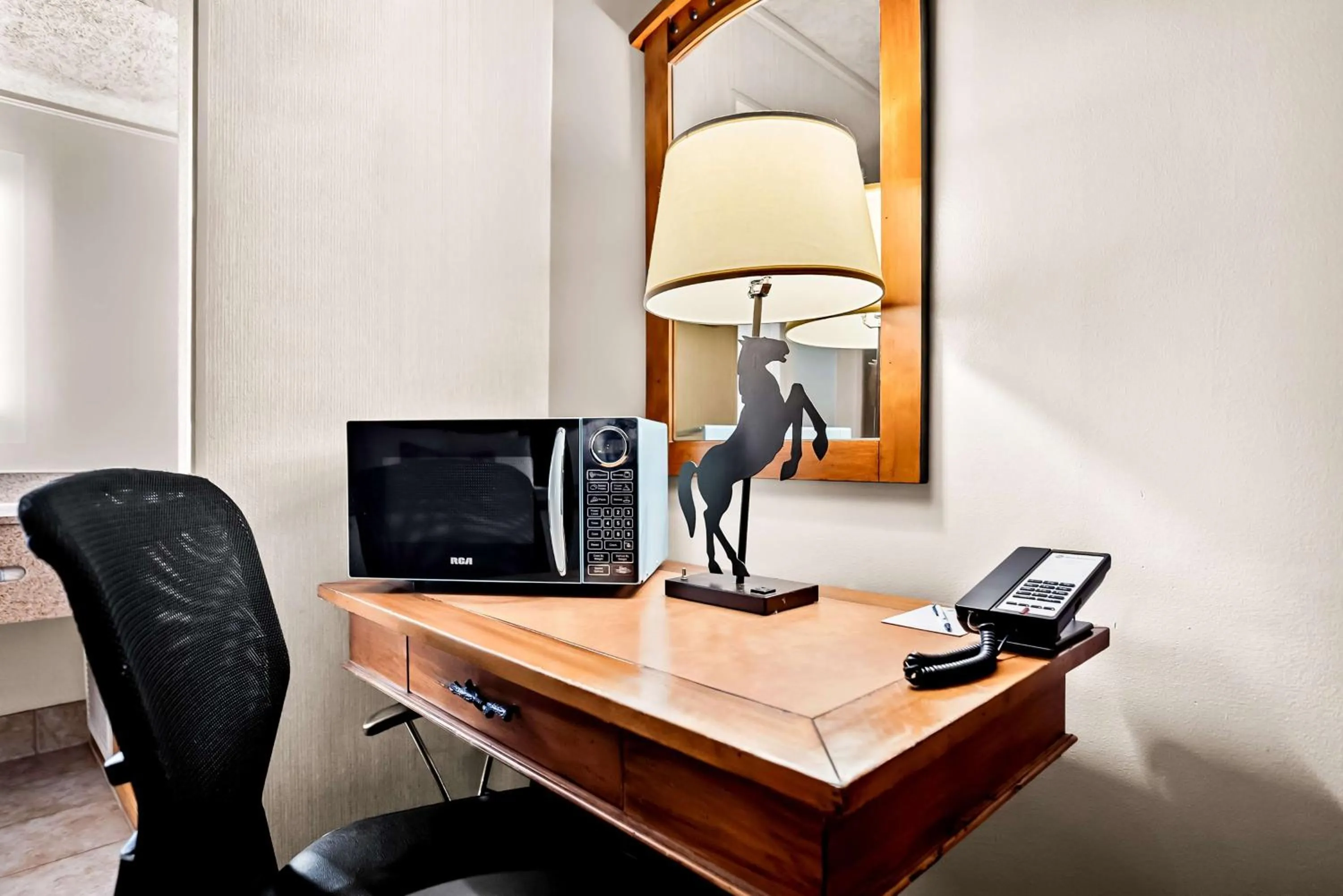 Bedroom in Best Western Outlaw Inn