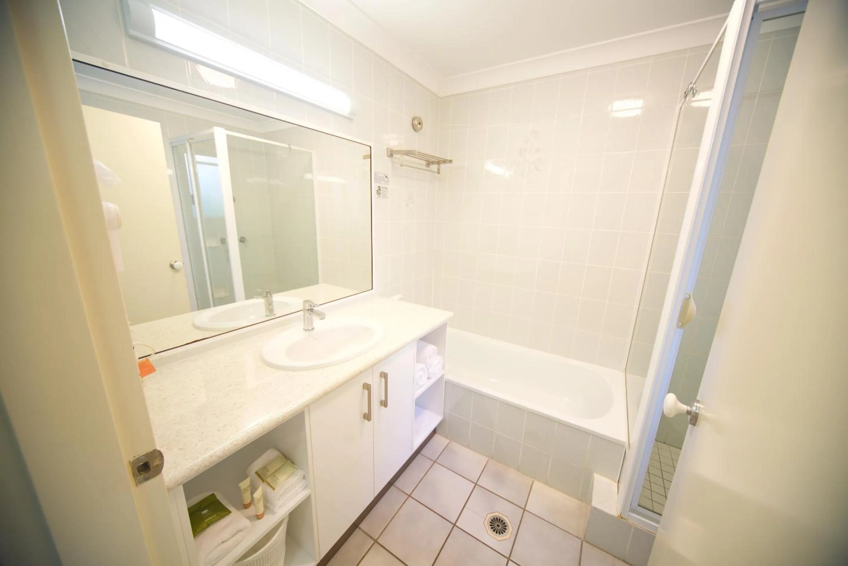 Bathroom in Lazy Lizard Motor Inn