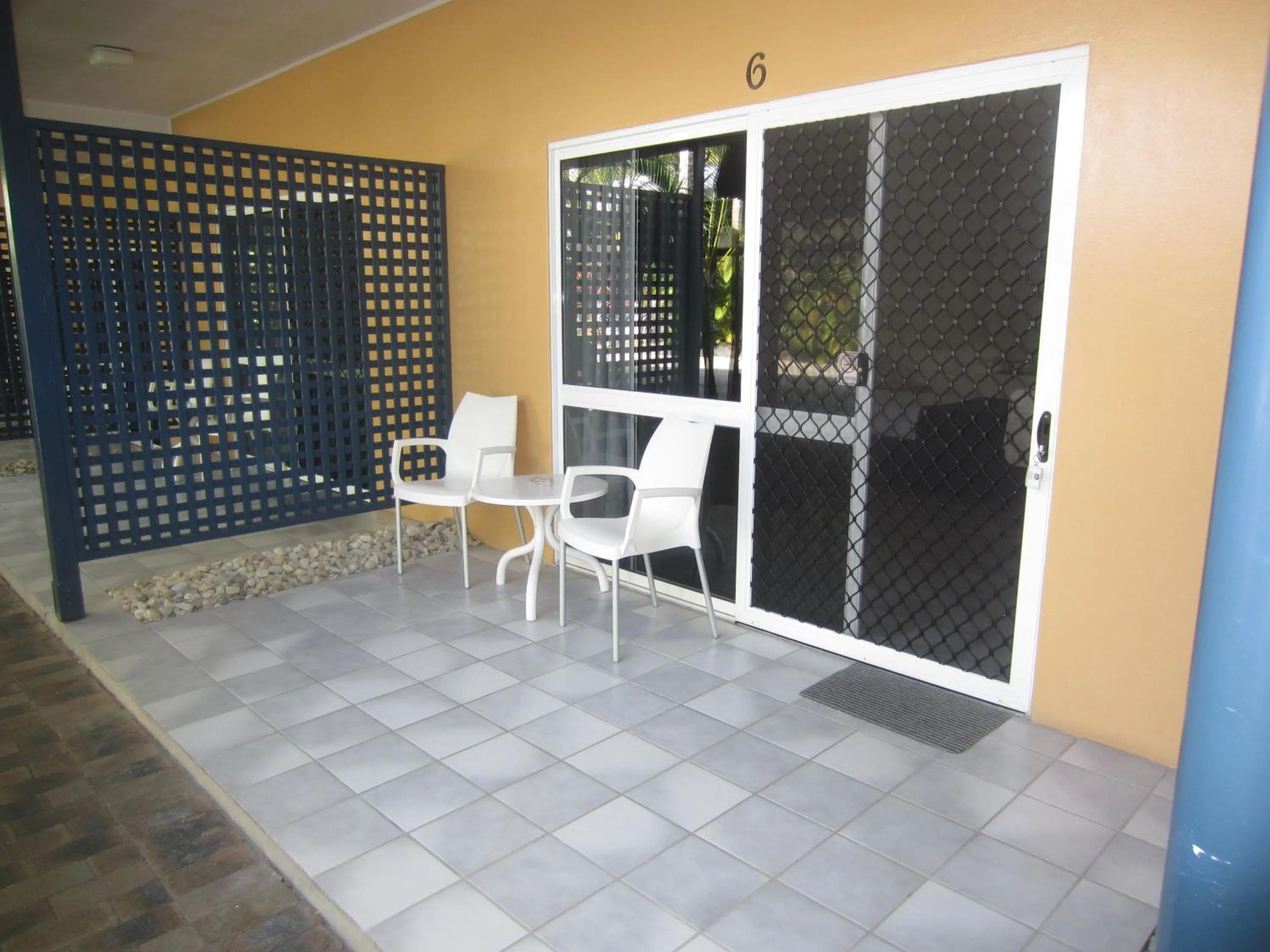Balcony/Terrace in Lazy Lizard Motor Inn