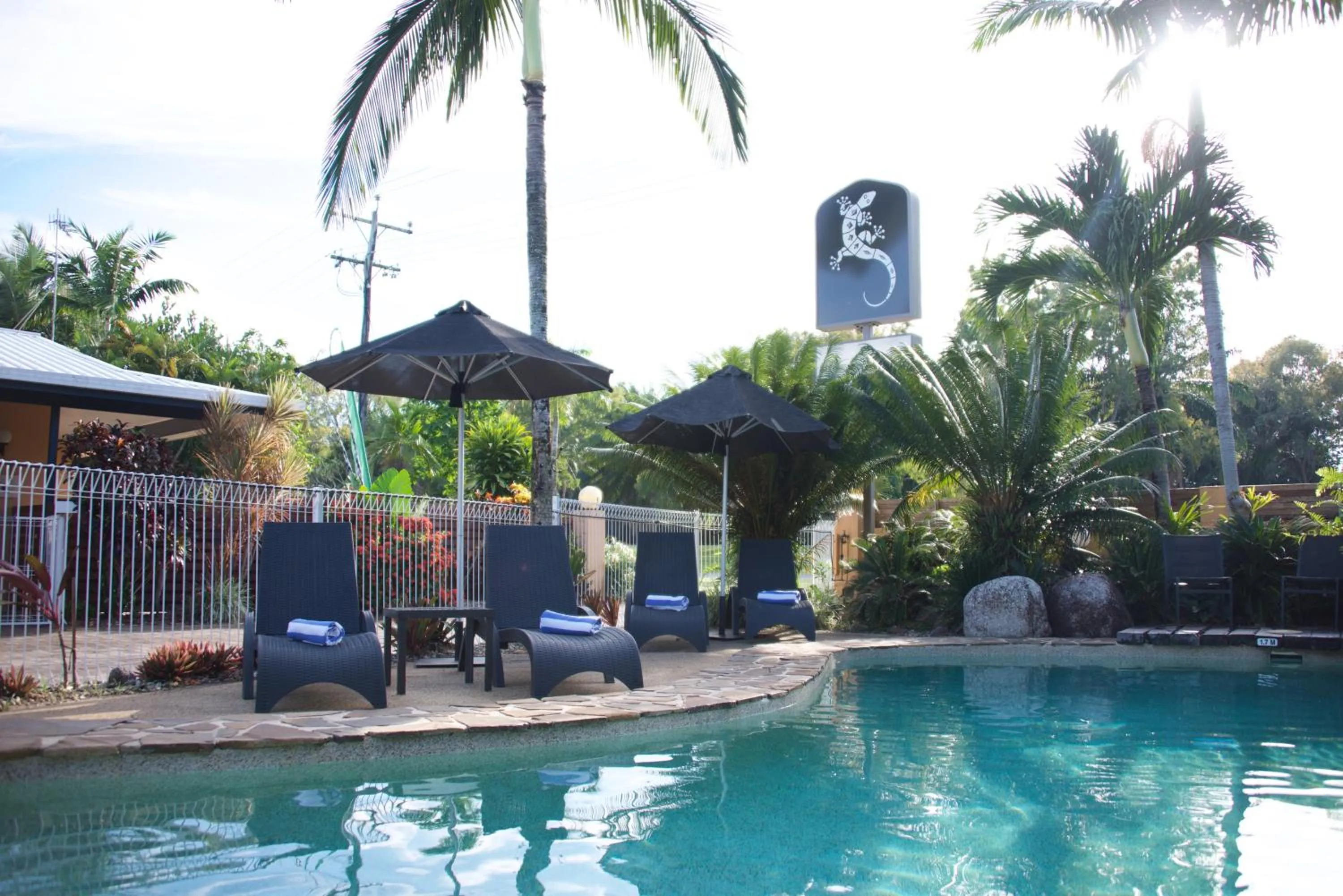 Swimming pool in Lazy Lizard Motor Inn