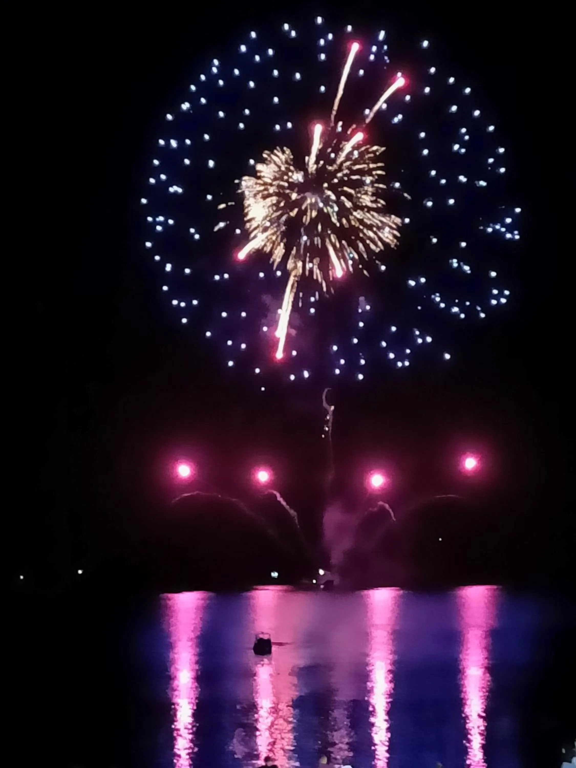 Evening entertainment in Bayview Motel