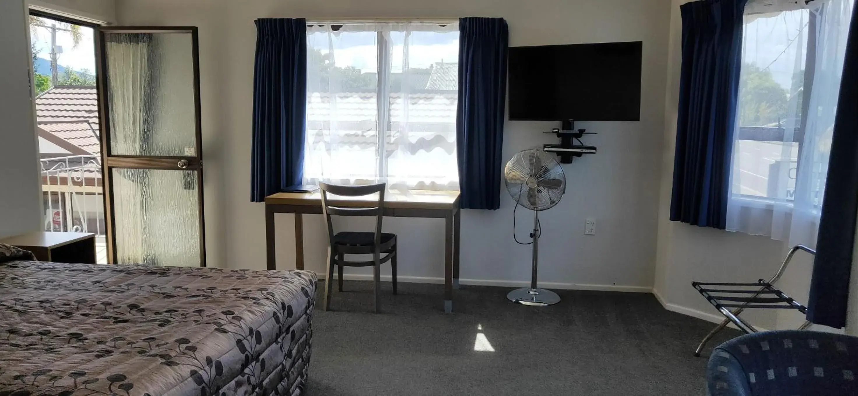 Bed in Cypress Court Motel Bed in Cypress Court Motel