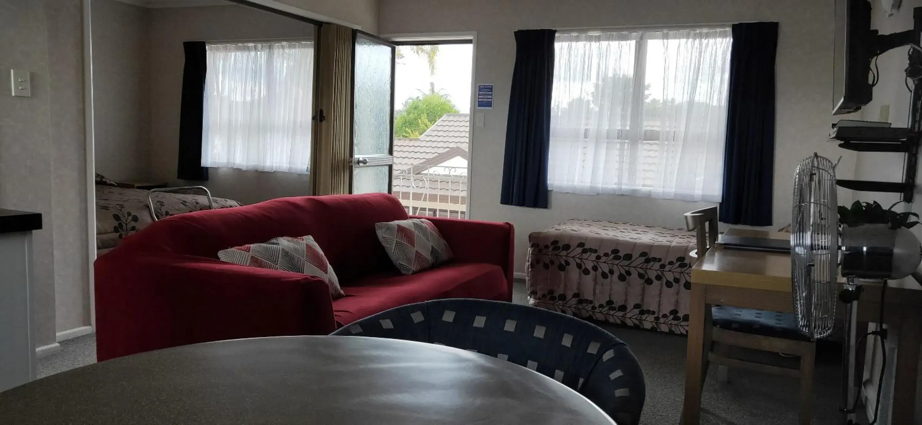 Living room in Cypress Court Motel Living room in Cypress Court Motel