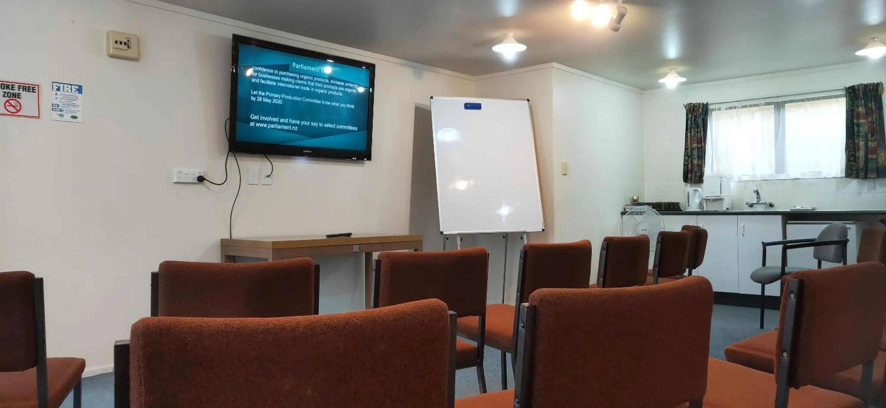 Meeting/conference room in Cypress Court Motel