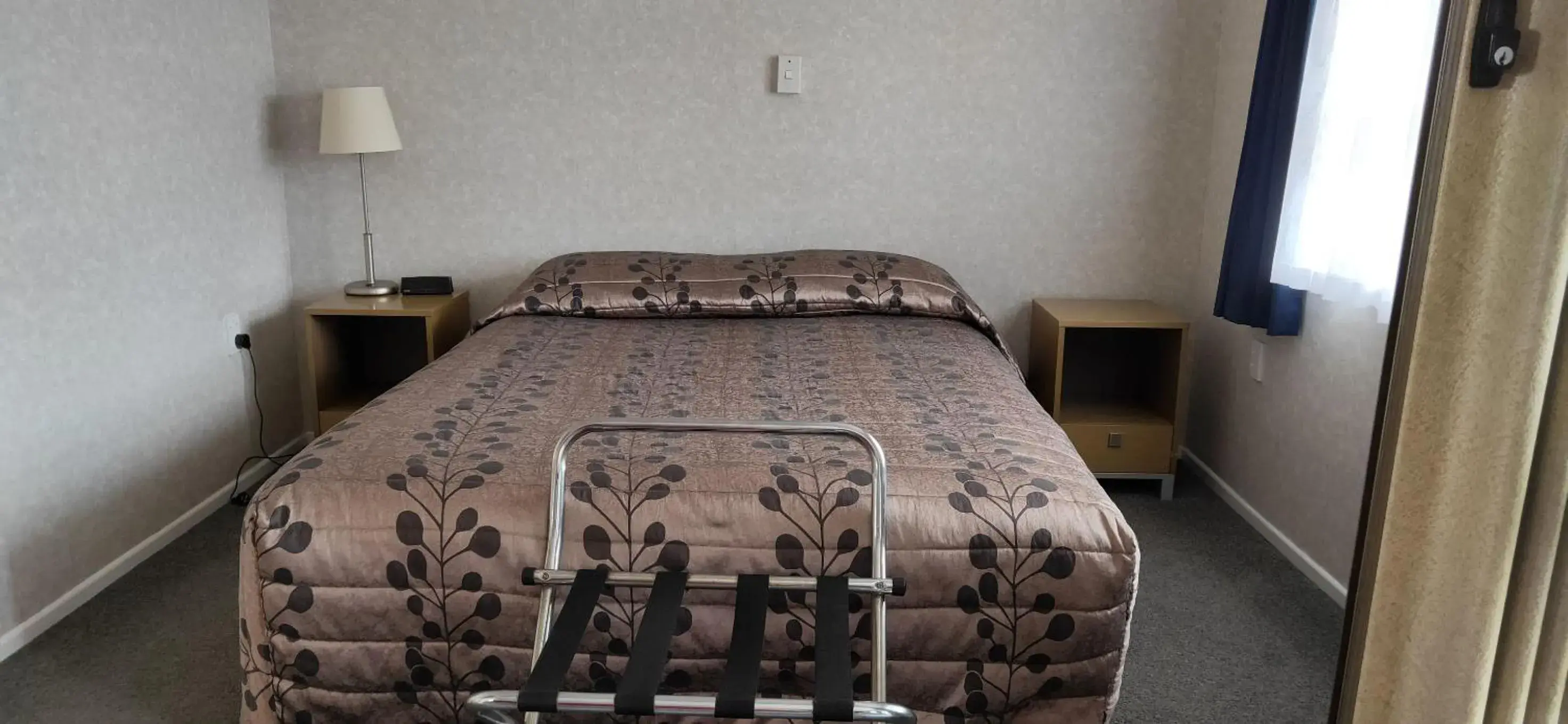 Bedroom, Bed in Cypress Court Motel Bedroom, Bed in Cypress Court Motel