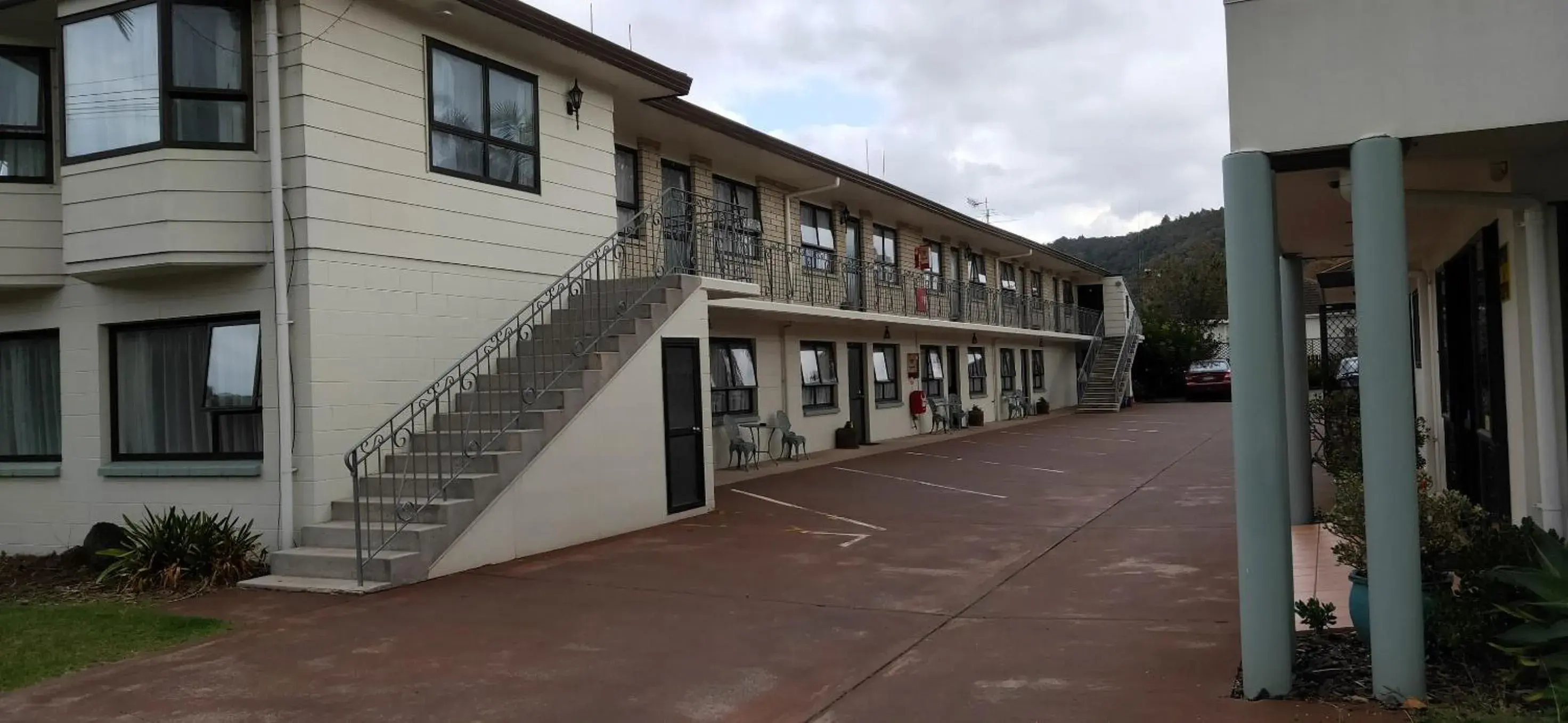 Property building in Cypress Court Motel Property building in Cypress Court Motel