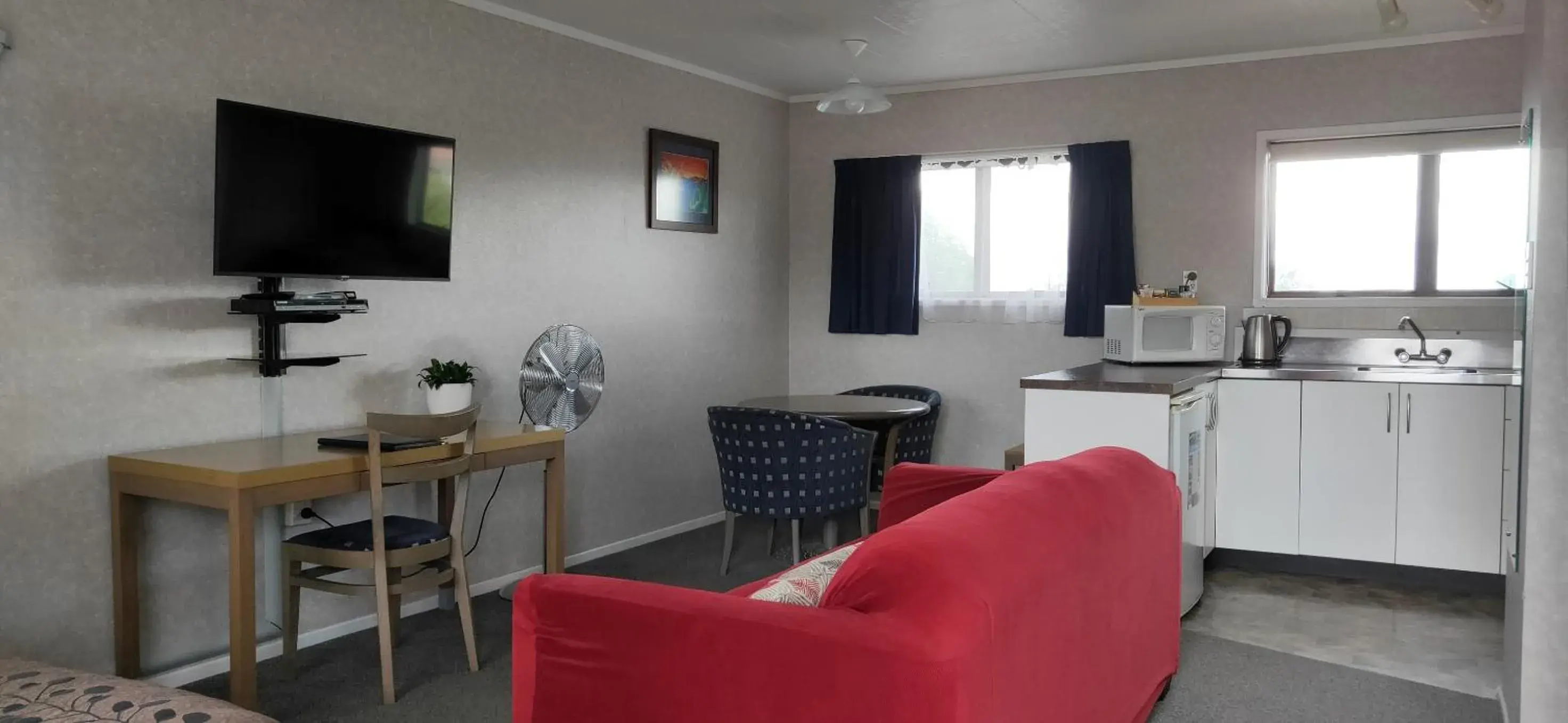 Living room in Cypress Court Motel Living room in Cypress Court Motel