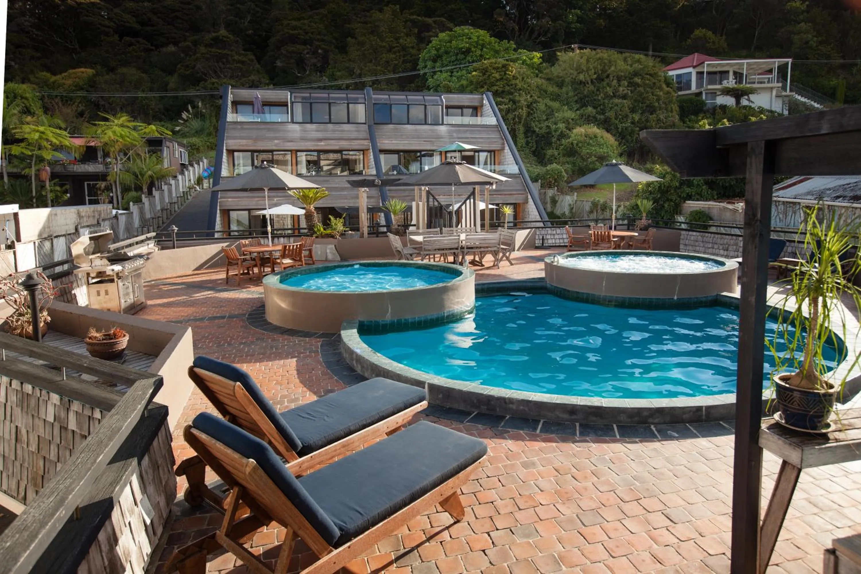 Facade/entrance in Pioneer Waterfront Apartments