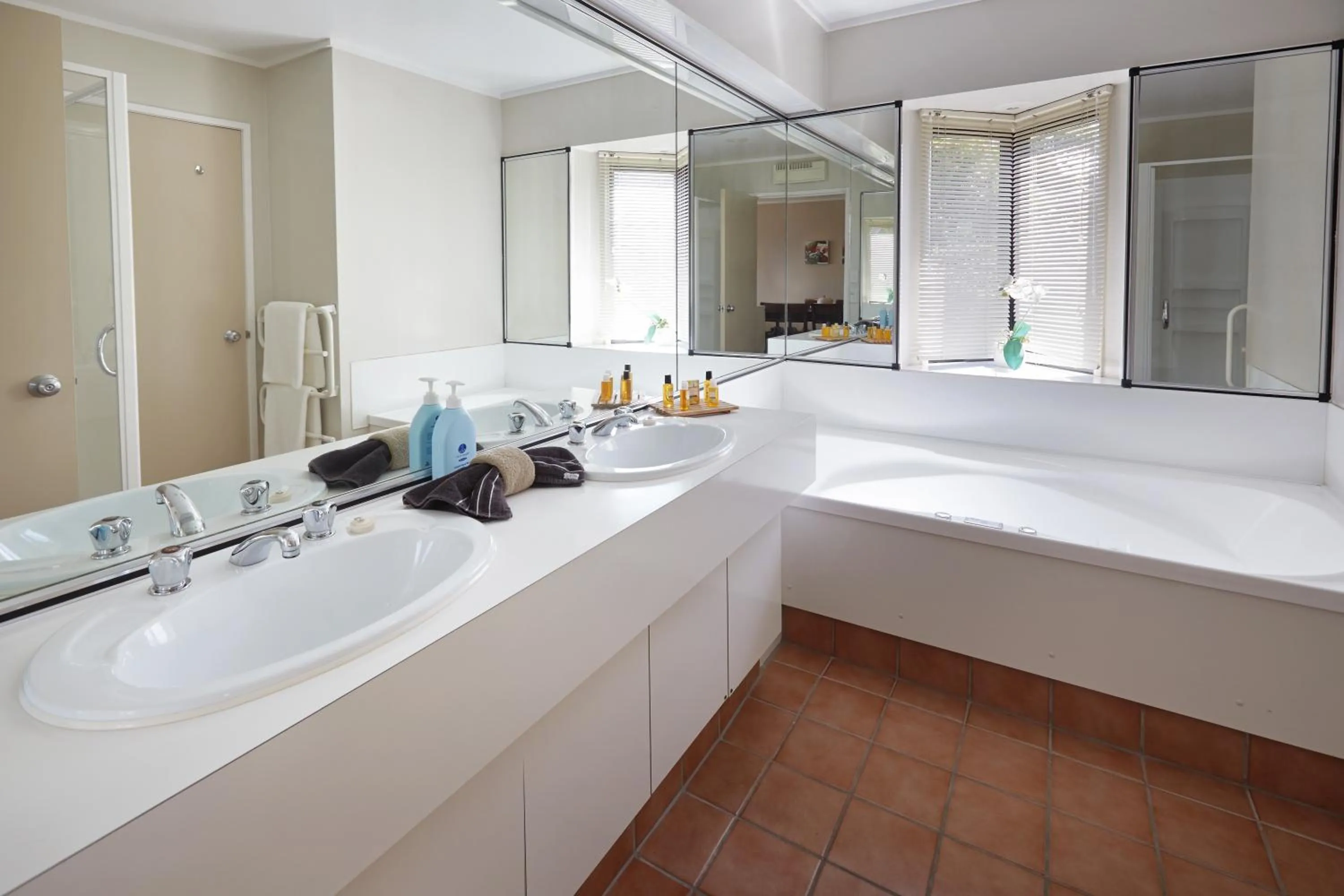 Two-Bedroom Apartment with Pool View in Pioneer Waterfront Apartments