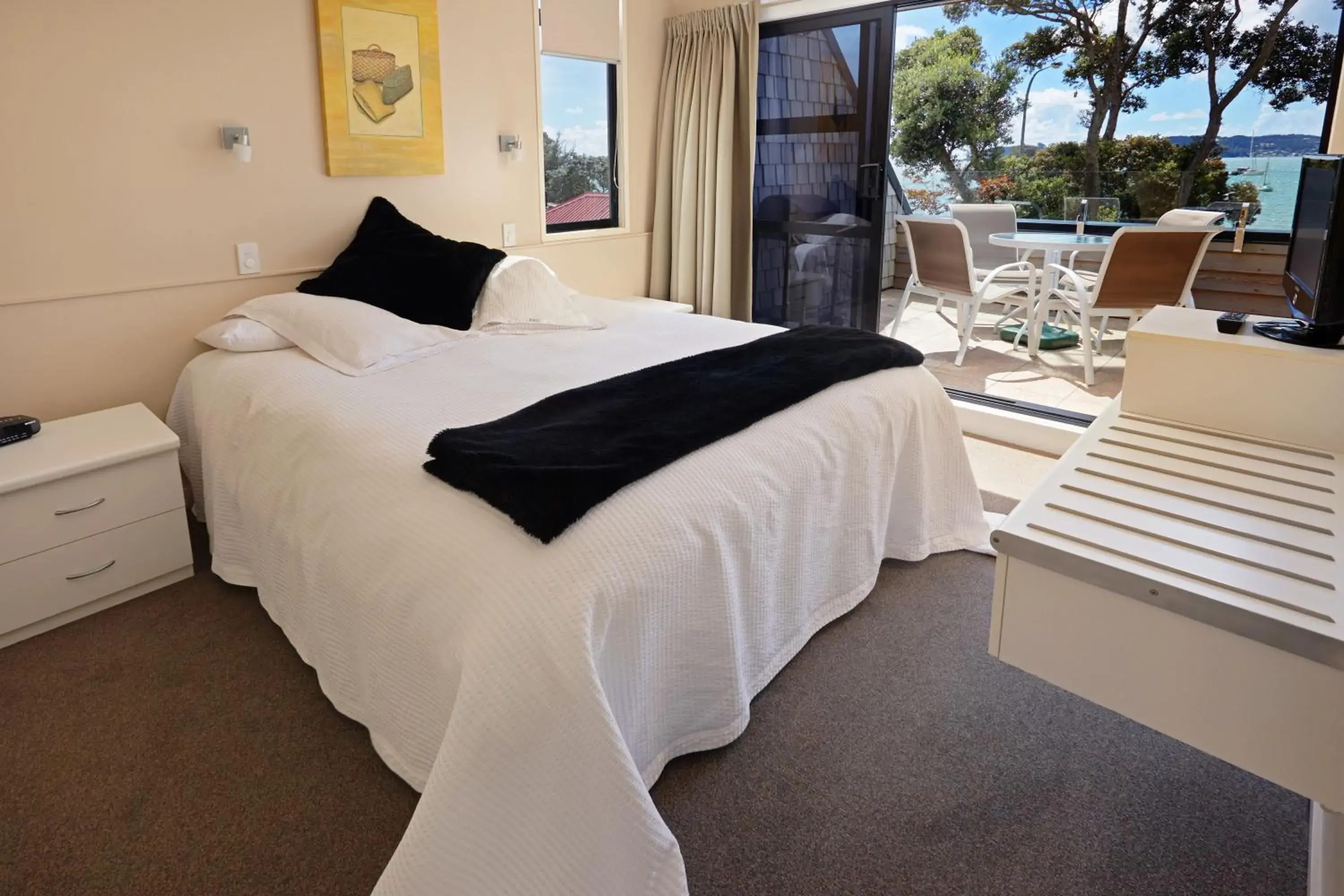 Two-Bedroom Apartment with Sea View - Penthouse in Pioneer Waterfront Apartments Two-Bedroom Apartment with Sea View - Penthouse in Pioneer Waterfront Apartments