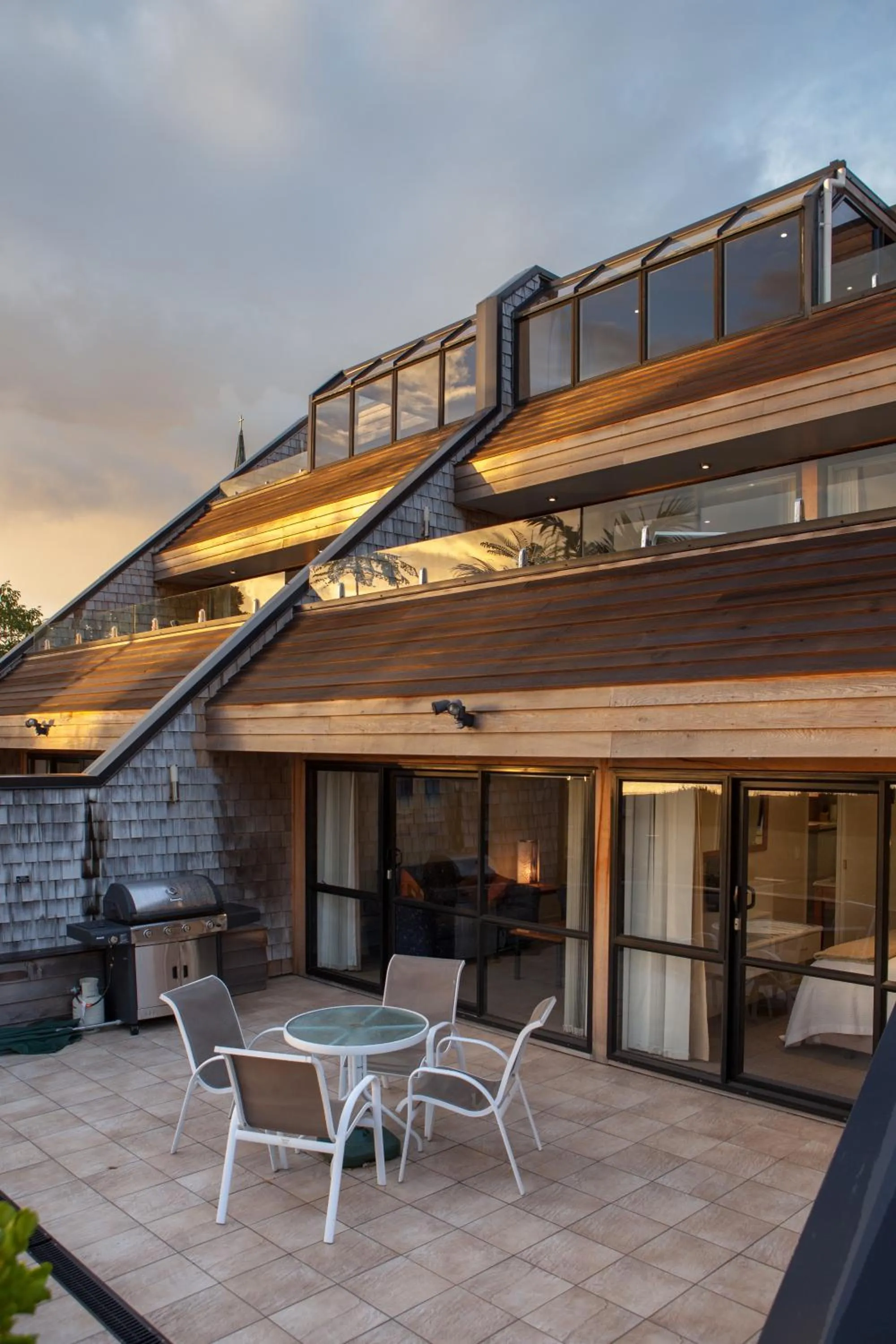 Facade/entrance in Pioneer Waterfront Apartments