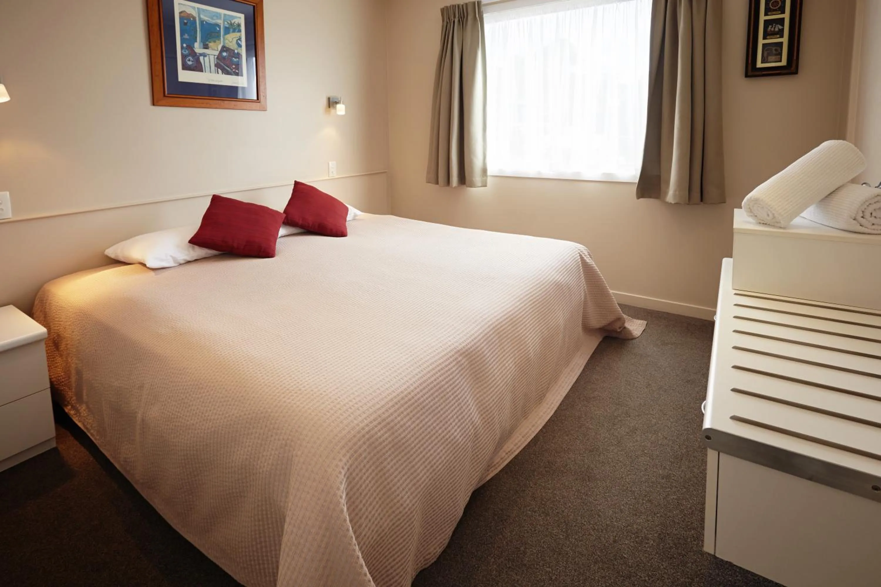 Day, Bed in Pioneer Waterfront Apartments