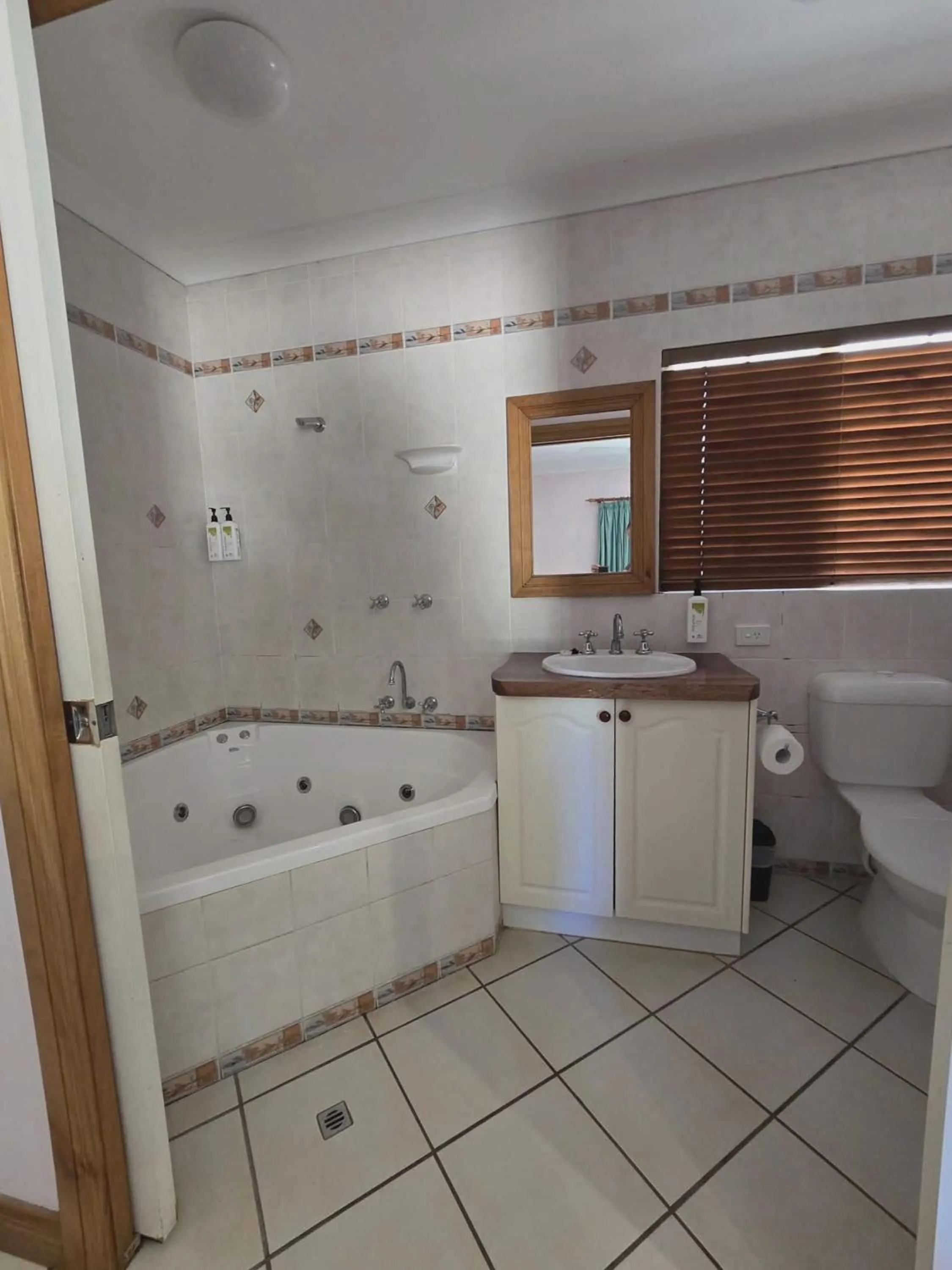 Bathroom in Curtain Fig Motel