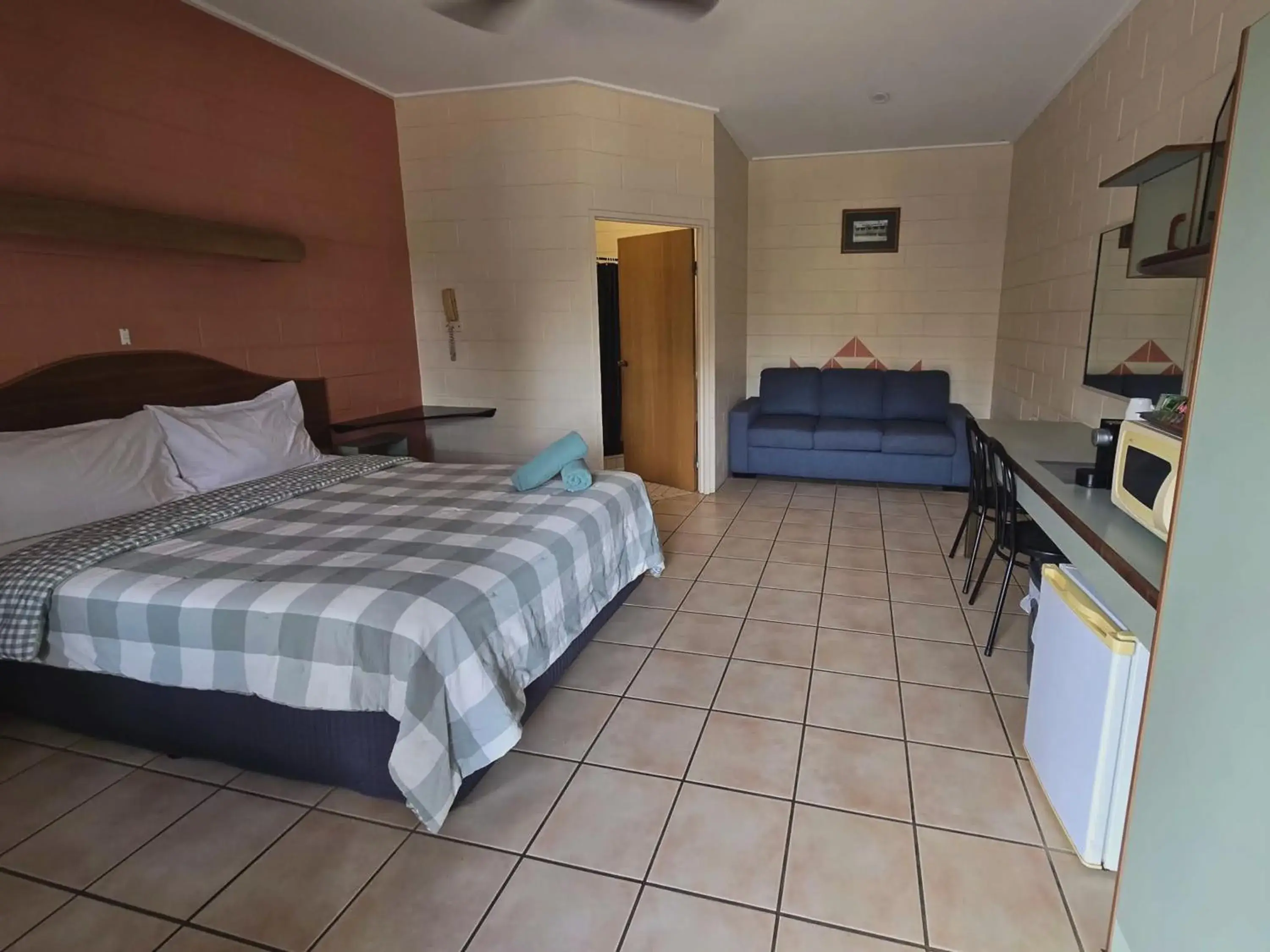 Basic Triple Room - single occupancy in Curtain Fig Motel Basic Triple Room - single occupancy in Curtain Fig Motel