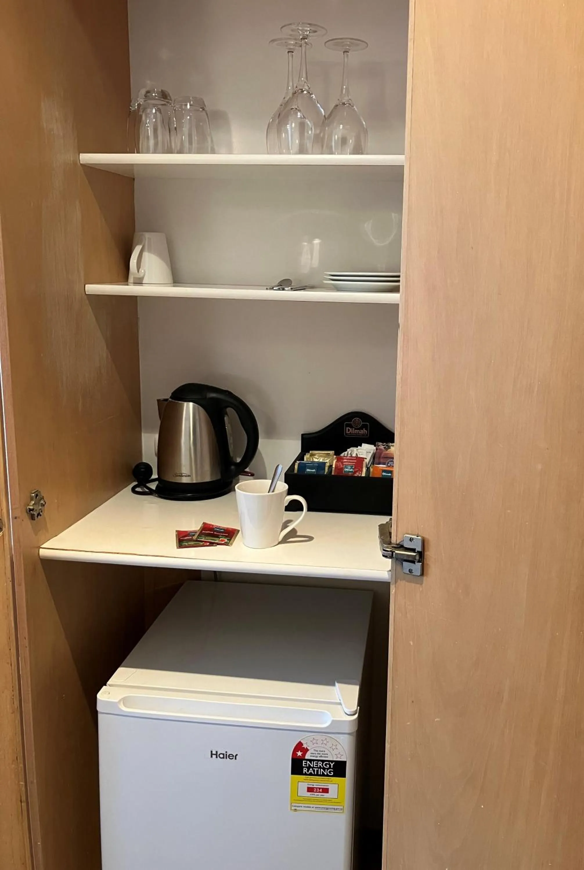 Coffee/tea facilities in Auto Lodge