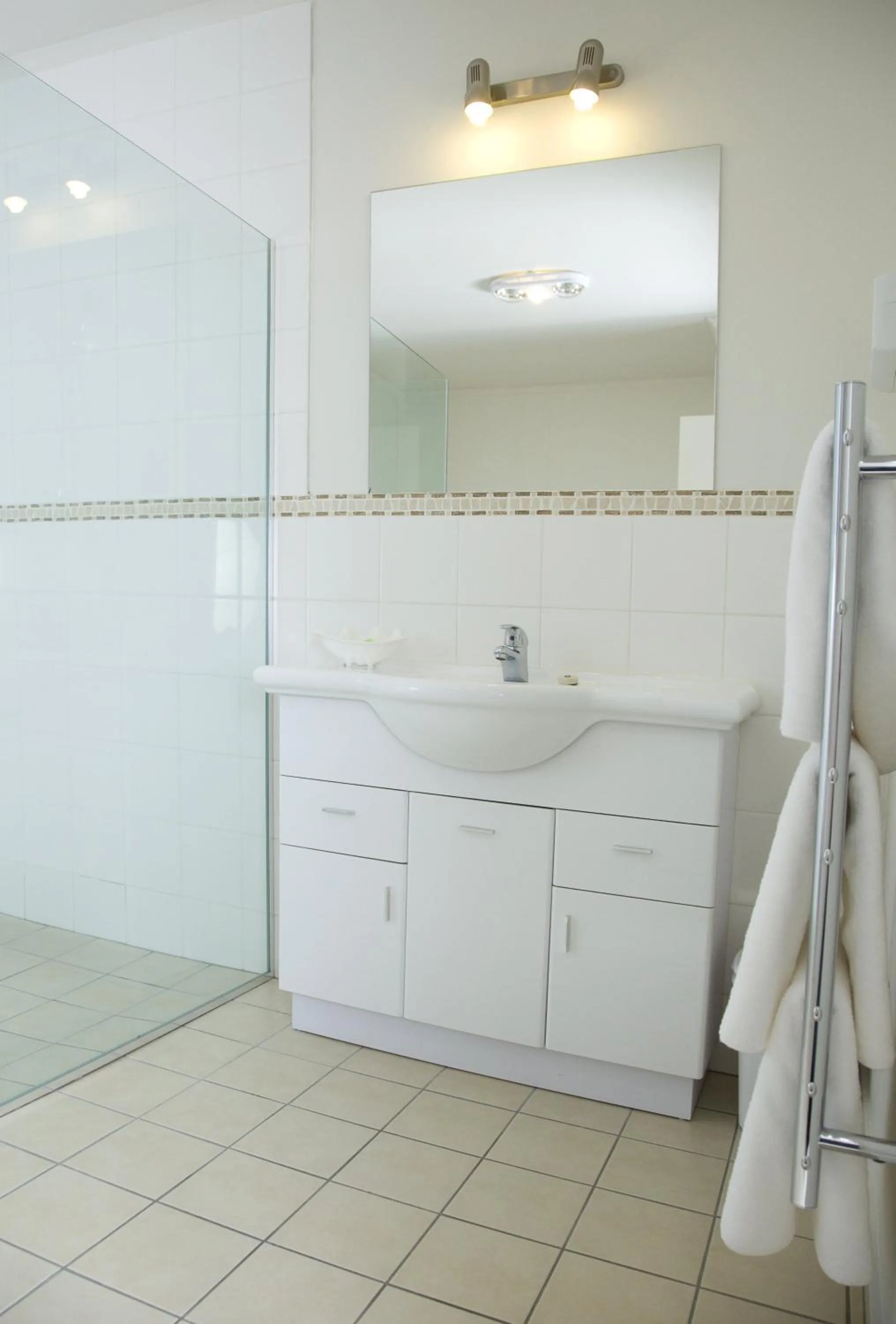 Bathroom in Hygate Motor Lodge