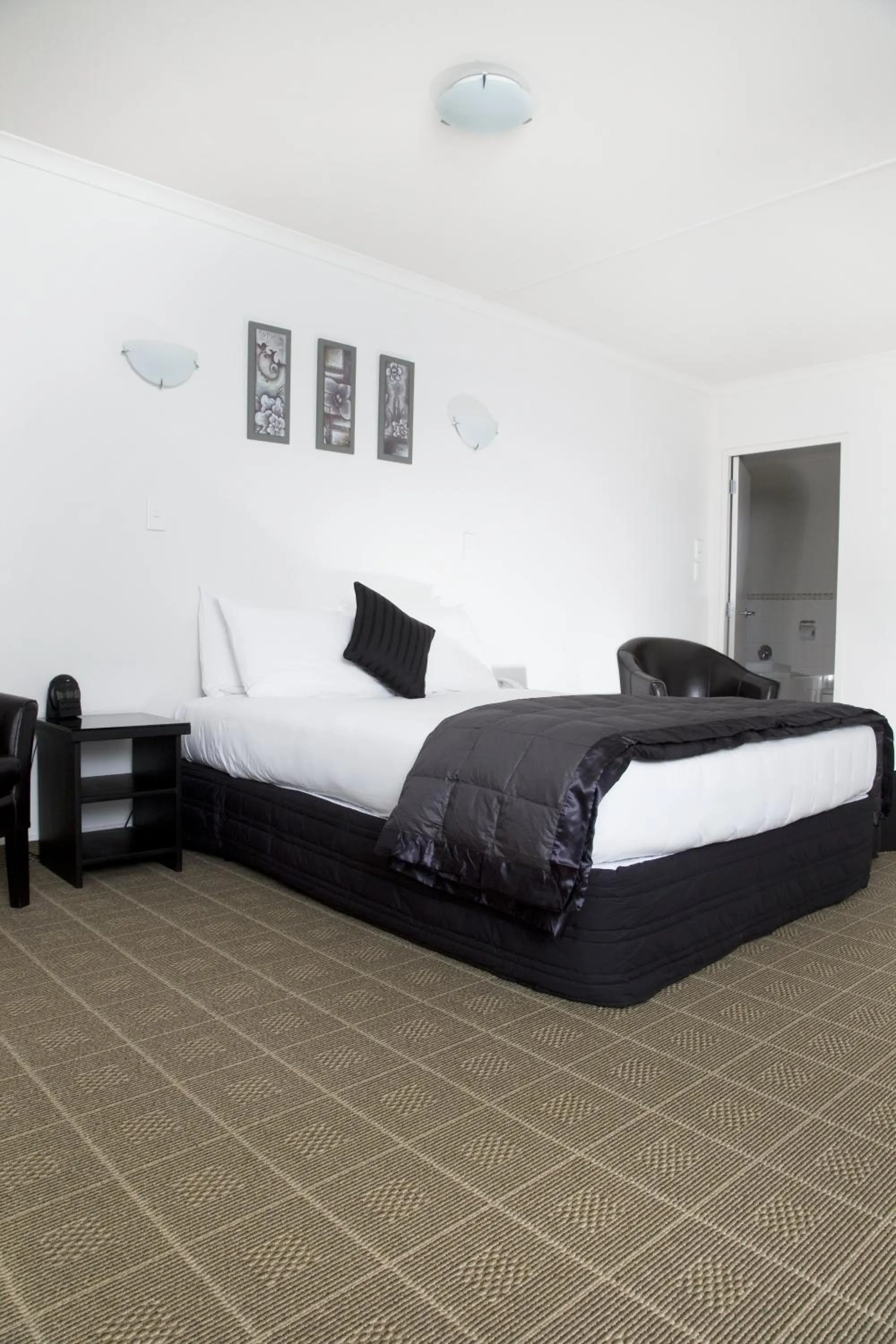 Photo of the whole room, Bed in Hygate Motor Lodge