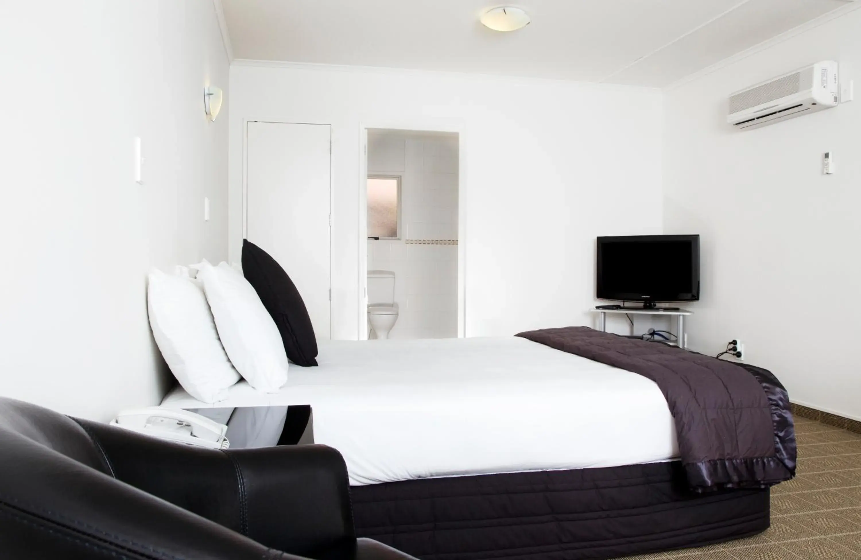 Bed in Hygate Motor Lodge Bed in Hygate Motor Lodge