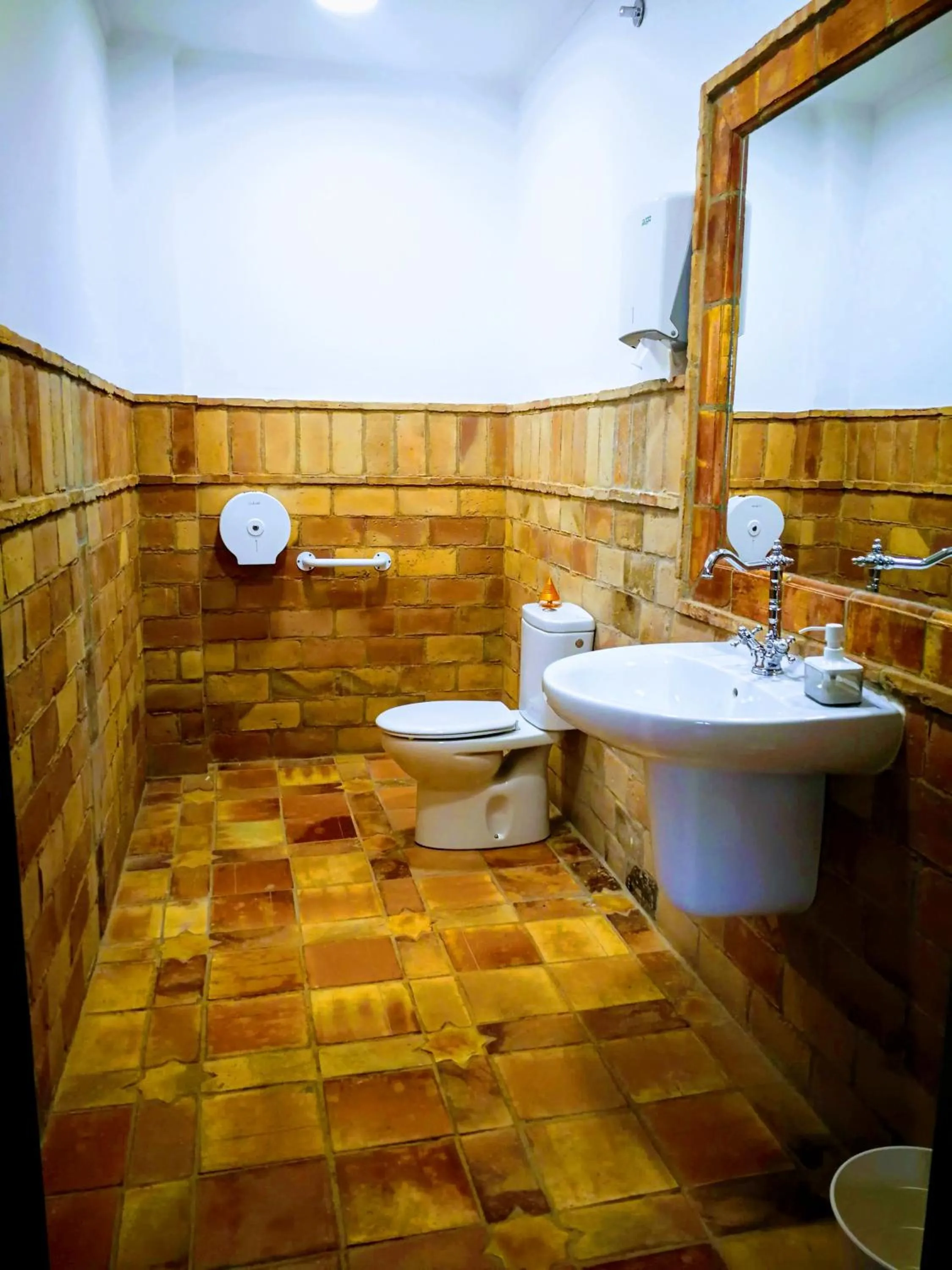 Facility for disabled guests in Hotel Ronda Moments