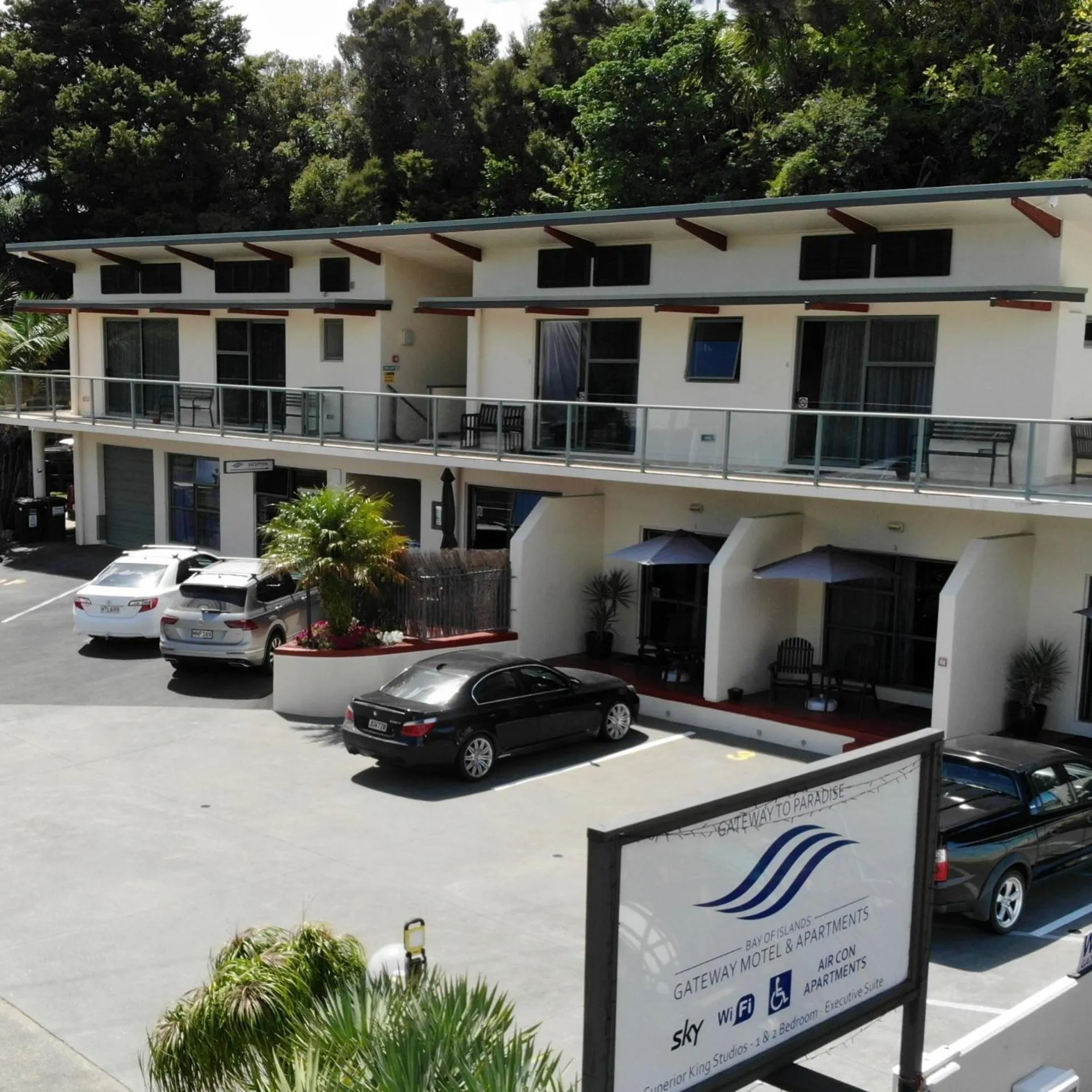 Property building in Bay of Islands Gateway Motel & Apartments