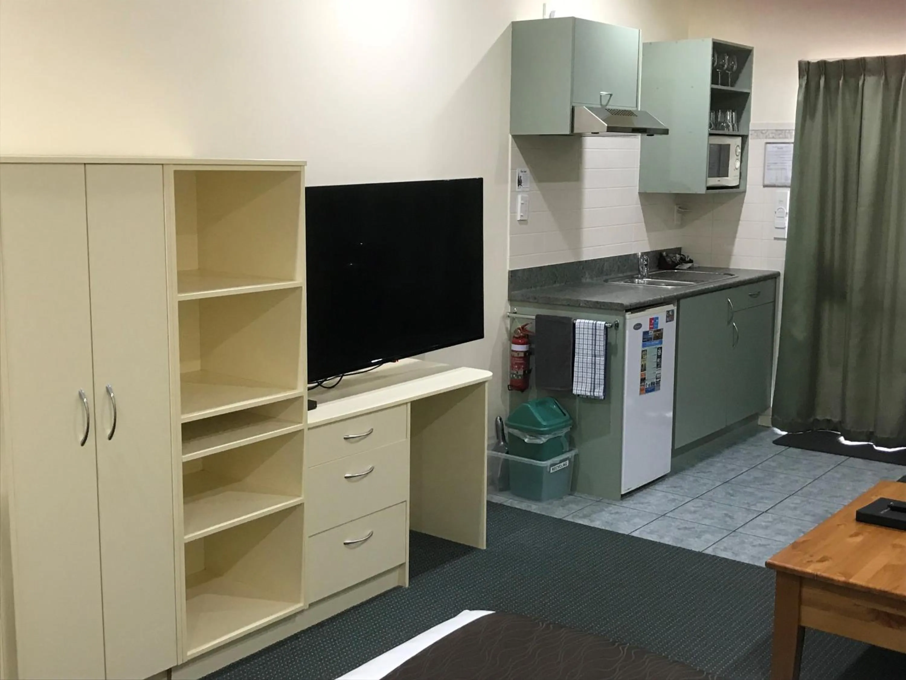 Kitchen or kitchenette in Bay of Islands Gateway Motel & Apartments