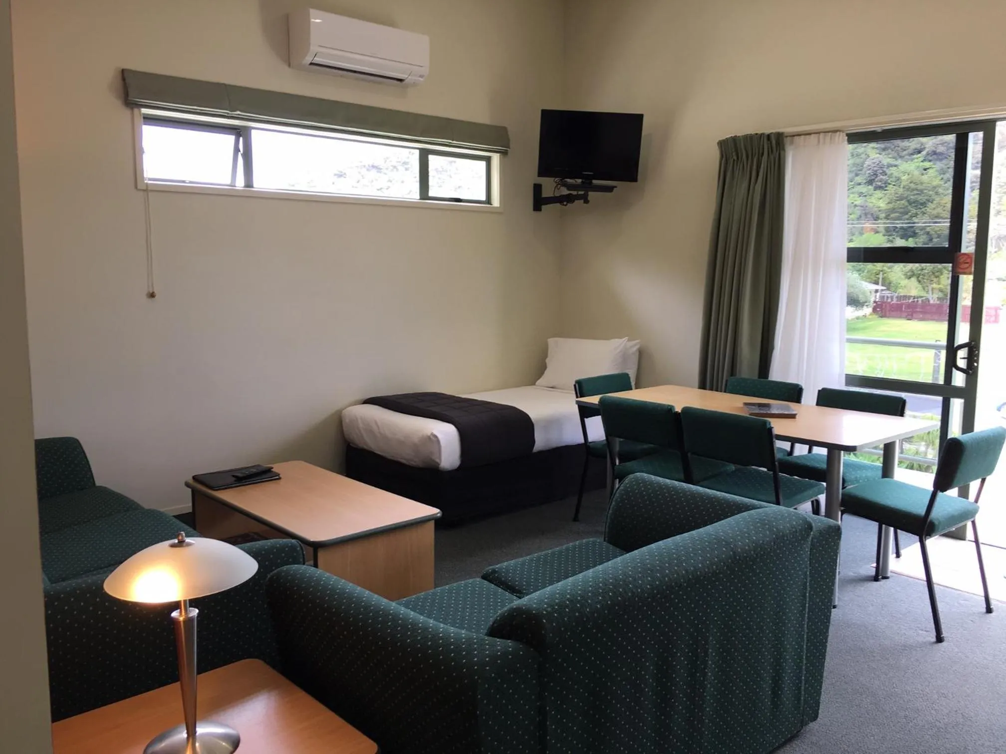 Living room in Bay of Islands Gateway Motel & Apartments