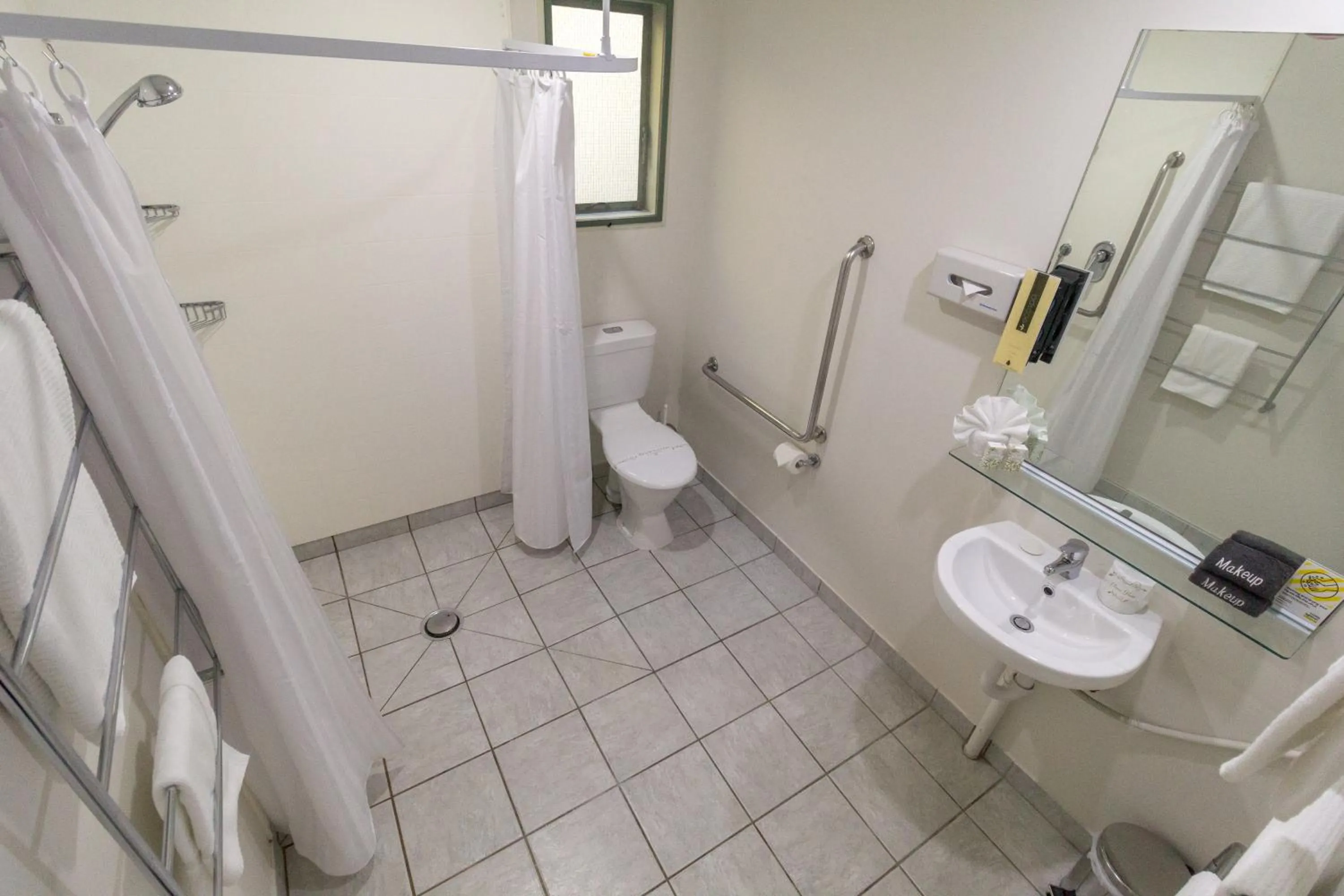 Toilet in Bay of Islands Gateway Motel & Apartments