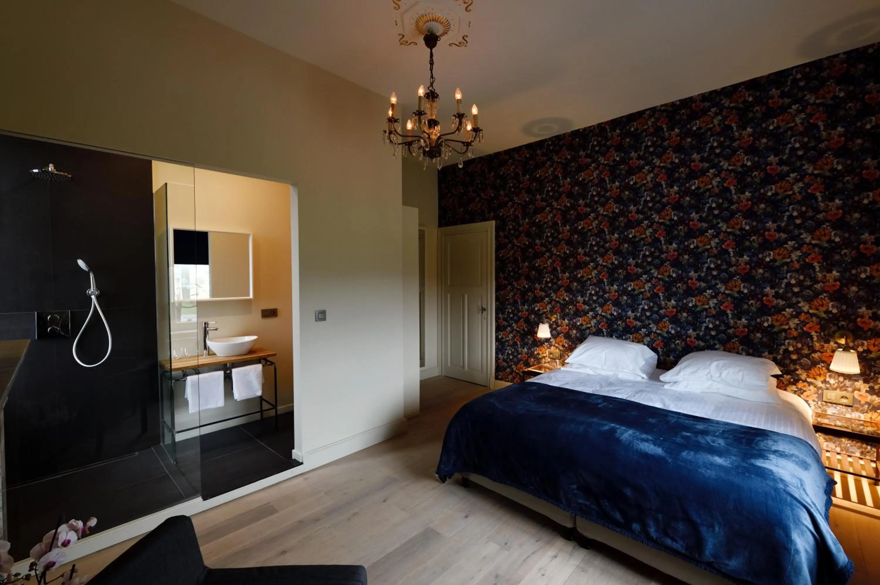 Photo of the whole room, Bed in Maison Stout