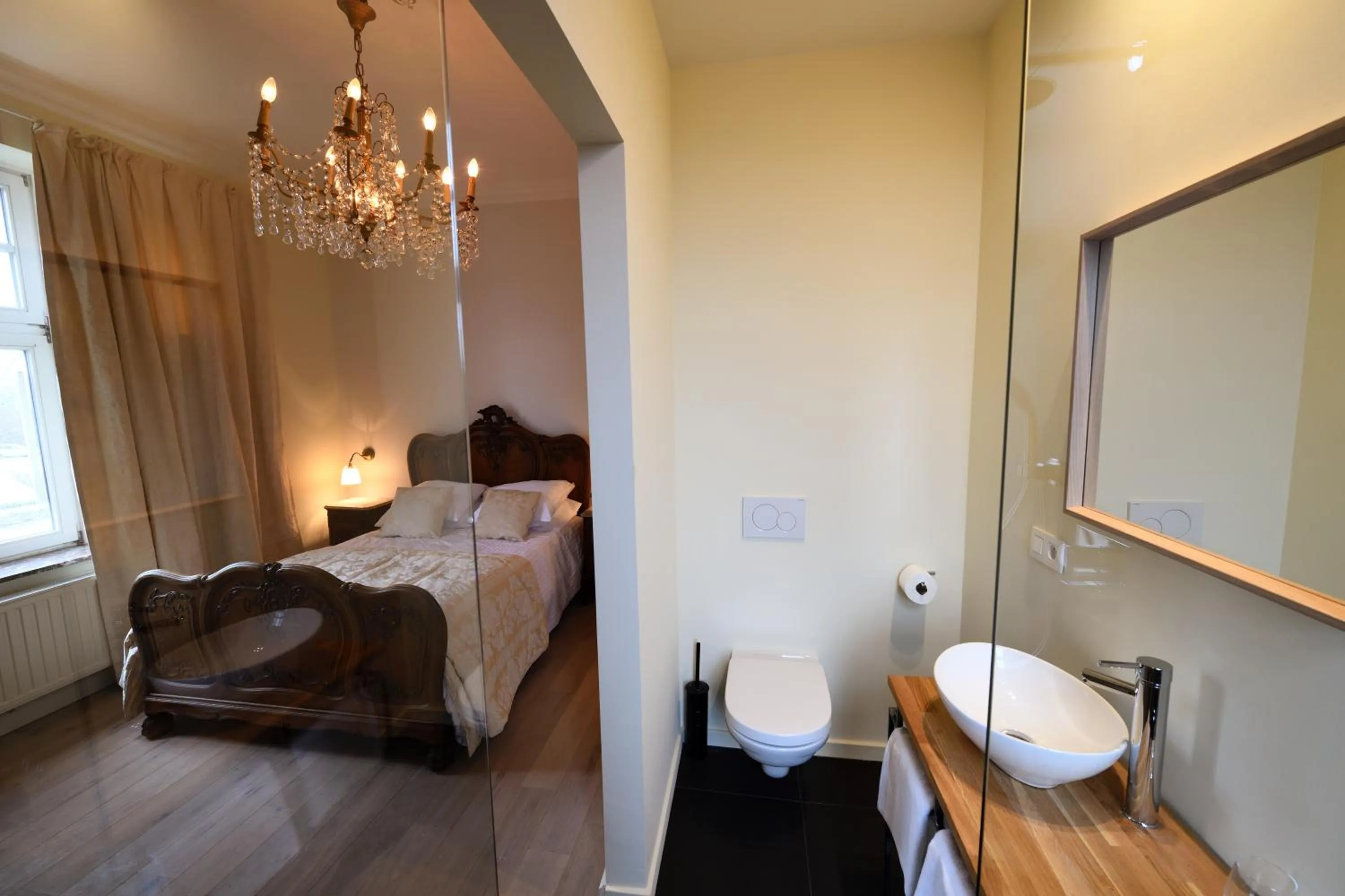 Photo of the whole room, Bed in Maison Stout