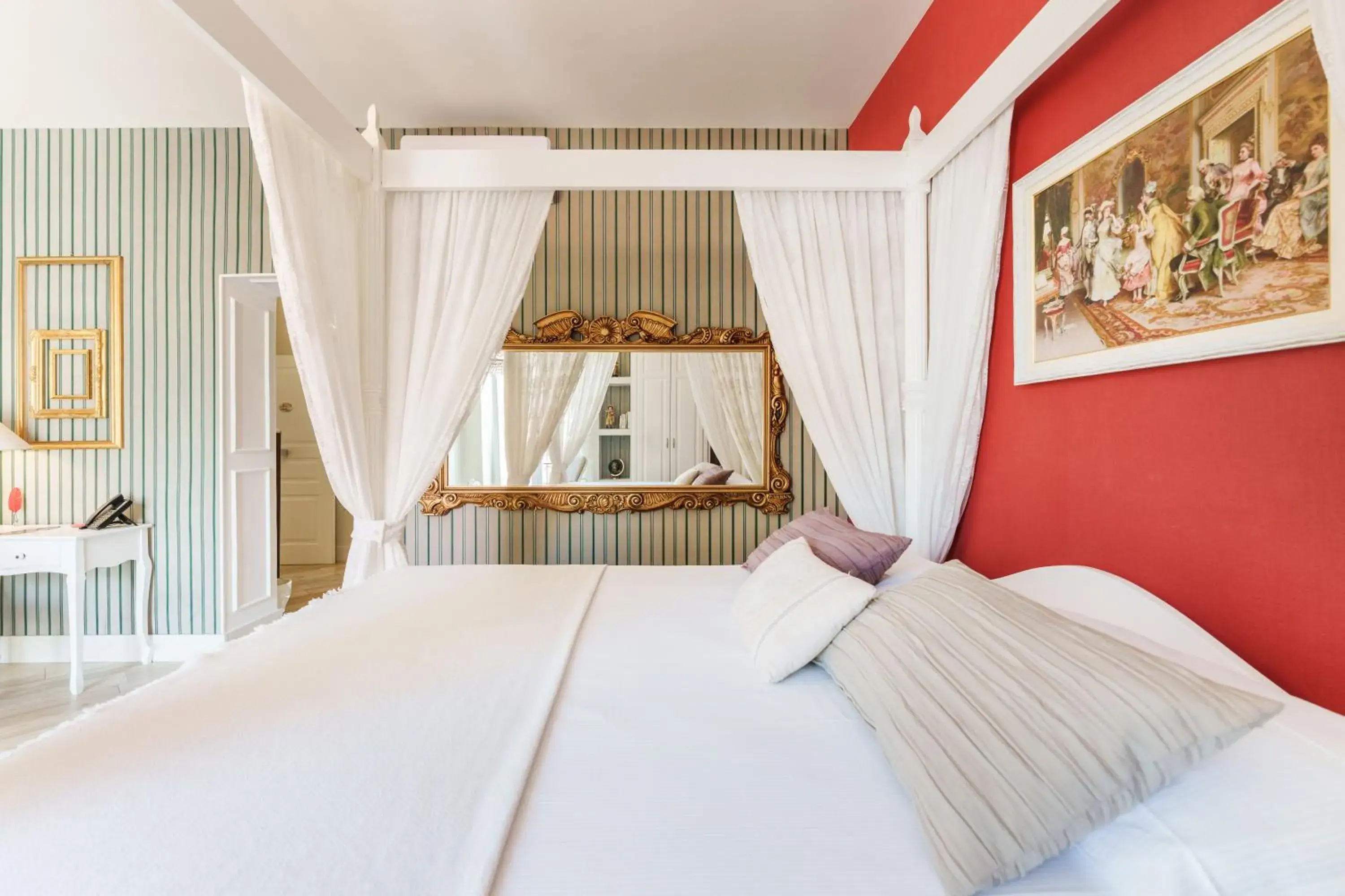 Bed in It's Room Naples Bed in It's Room Naples