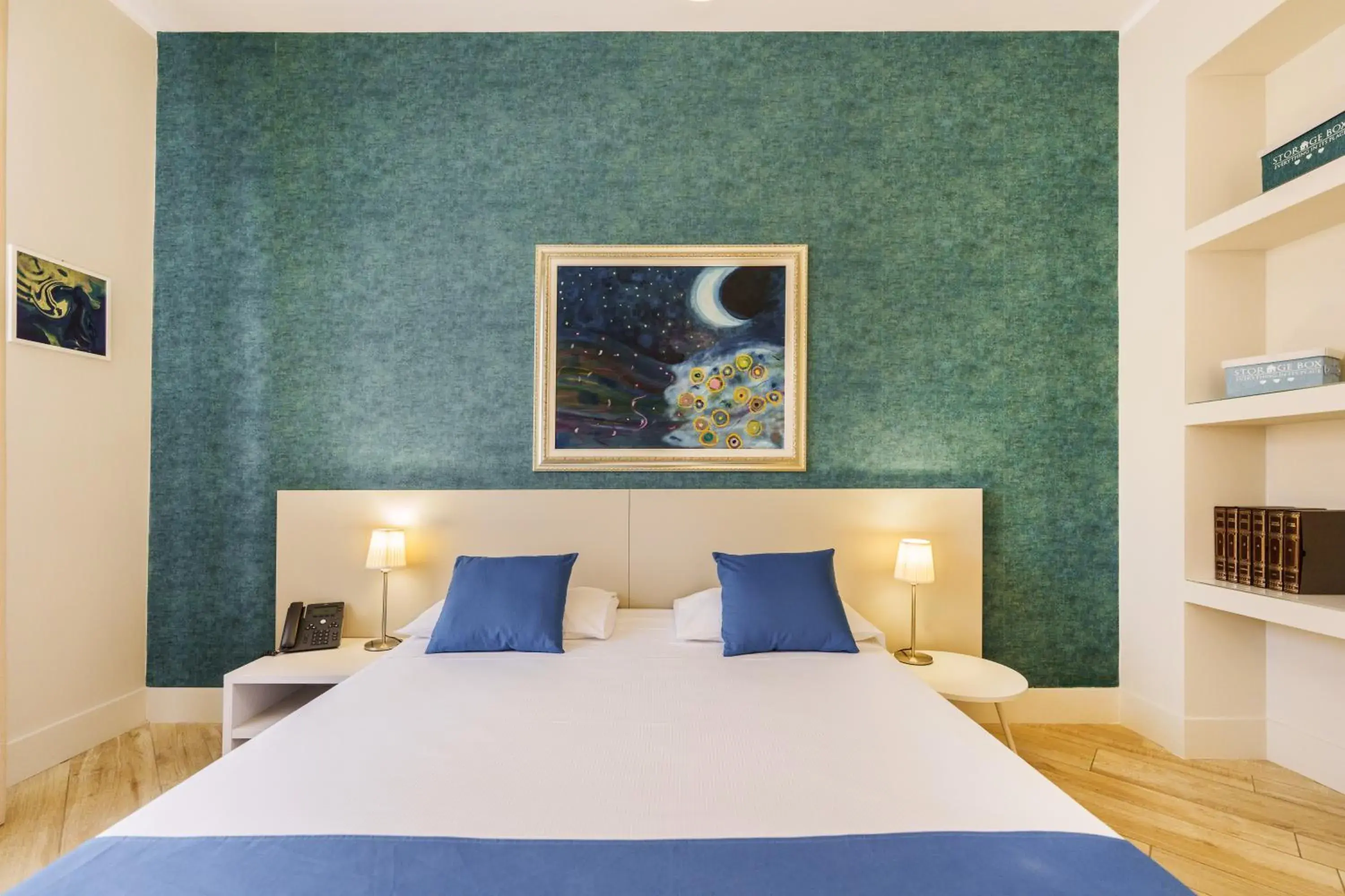 Bed in It's Room Naples Bed in It's Room Naples