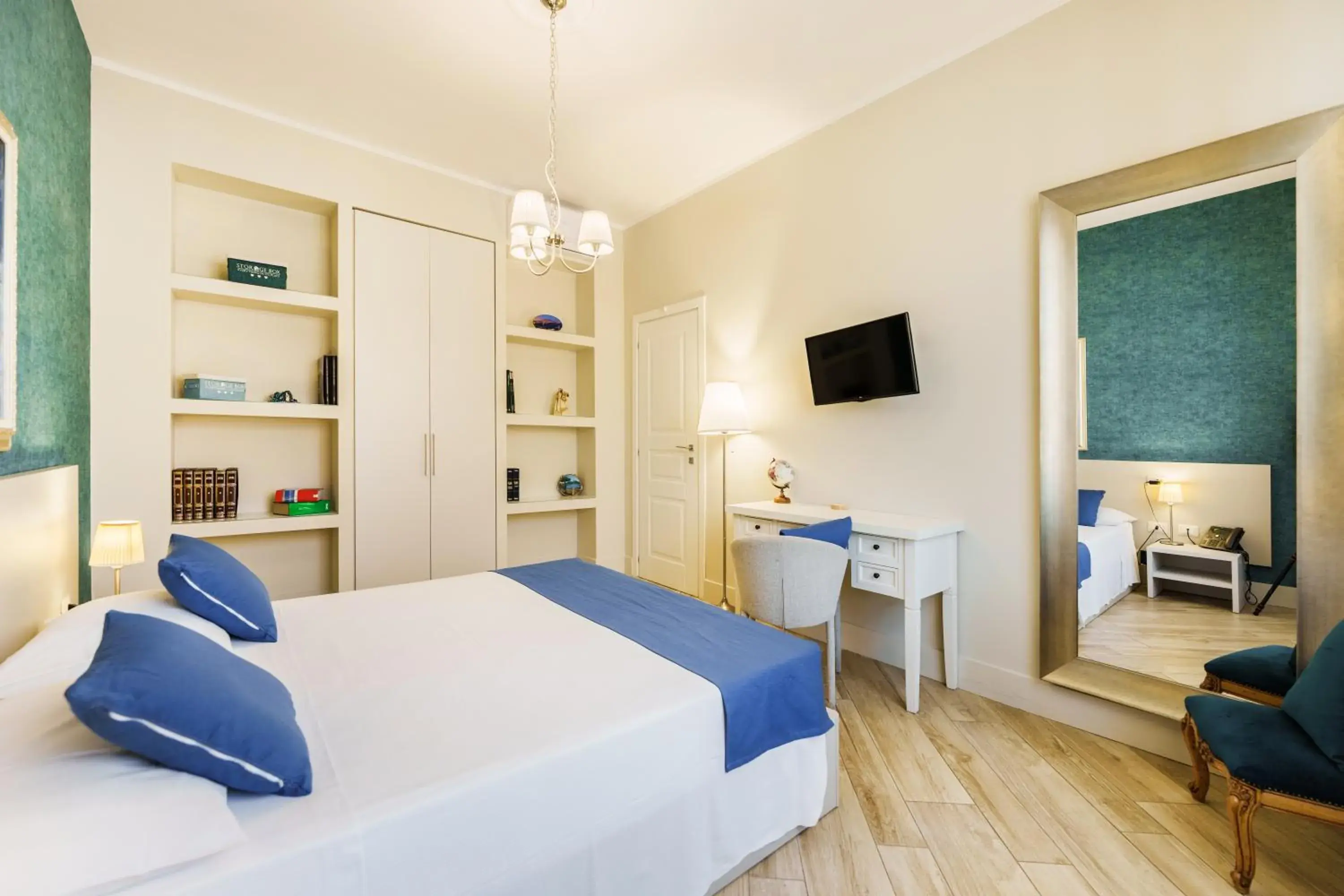 Bed in It's Room Naples Bed in It's Room Naples