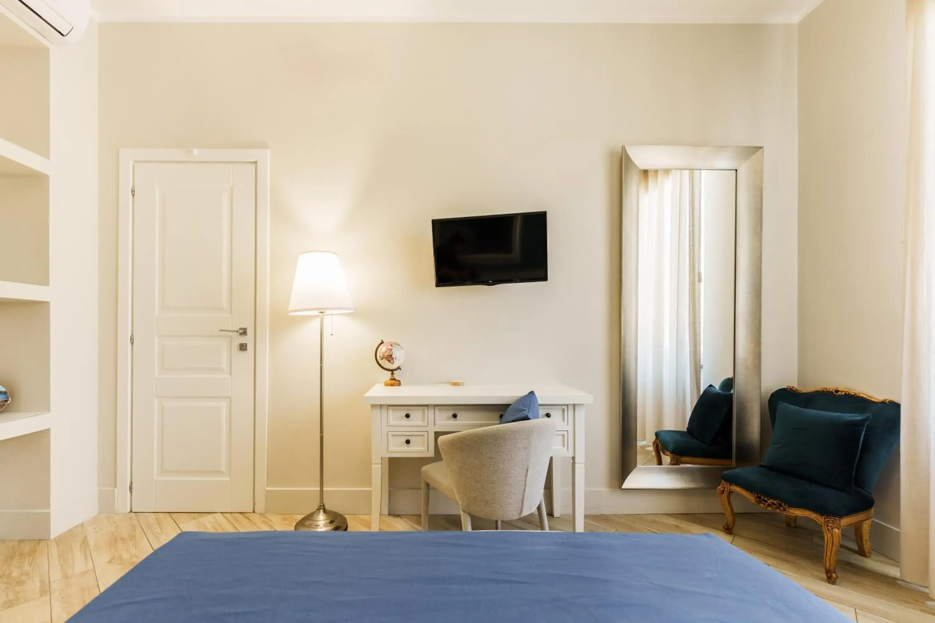 Junior Suite in It's Room Naples Junior Suite in It's Room Naples