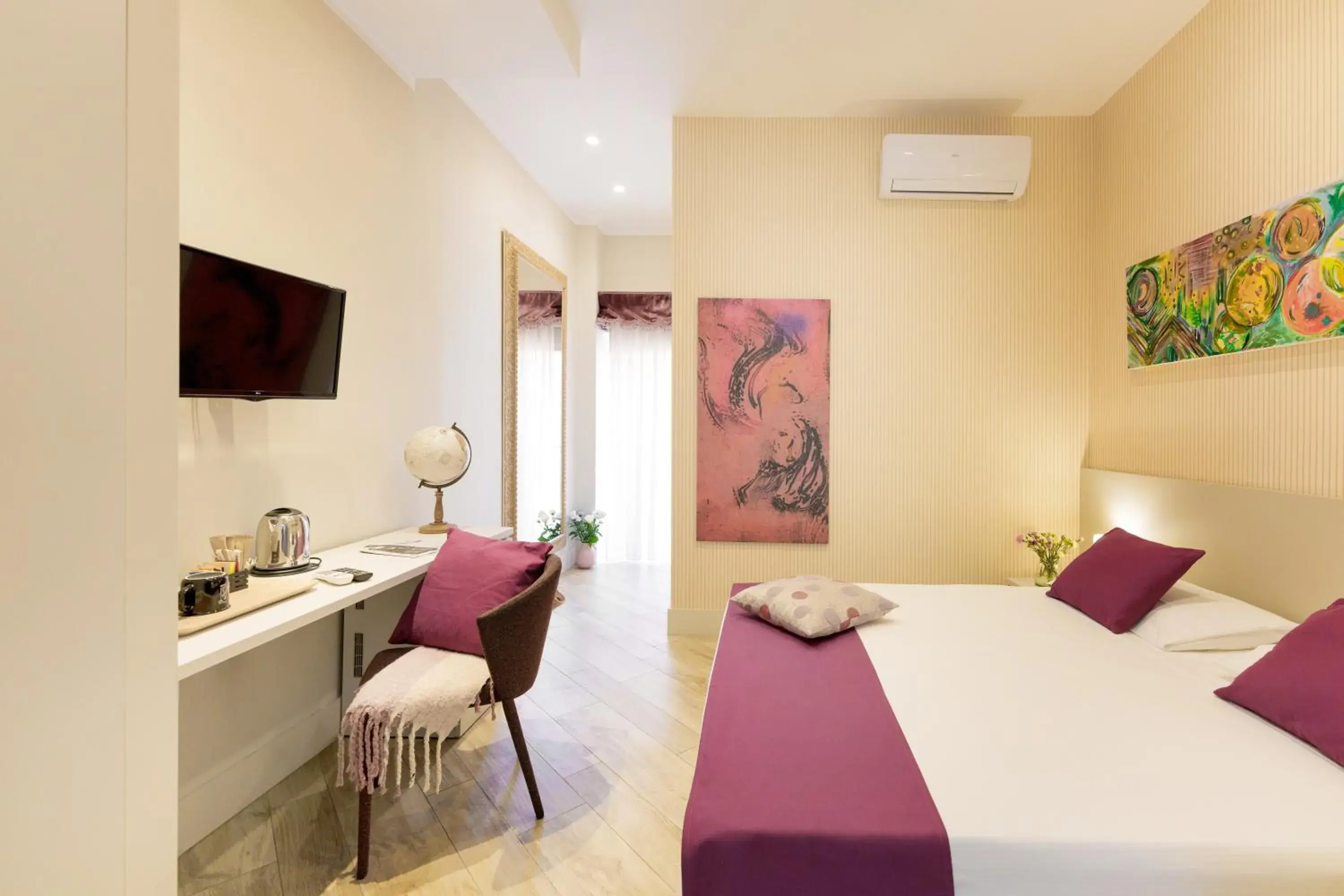 Bed in It's Room Naples Bed in It's Room Naples