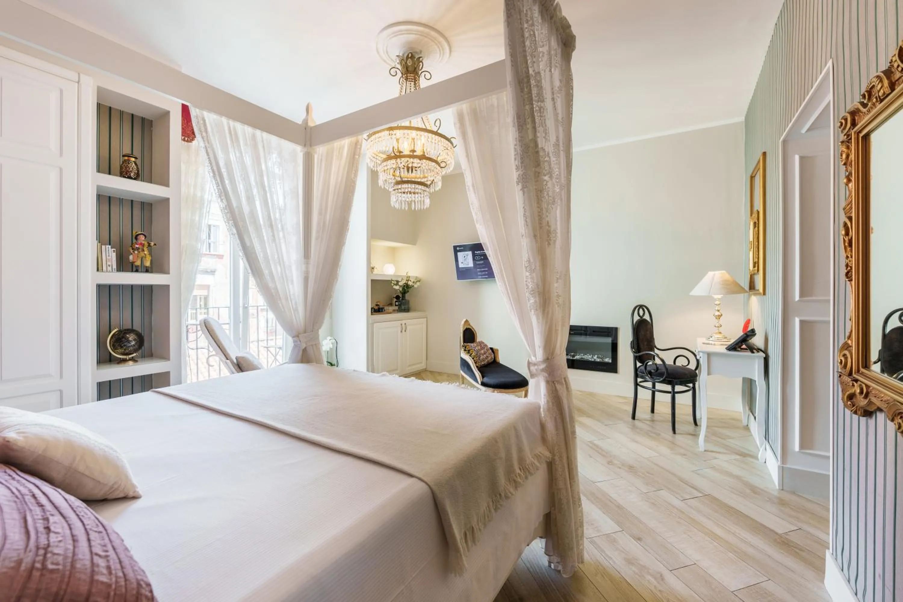 Bed in It's Room Naples